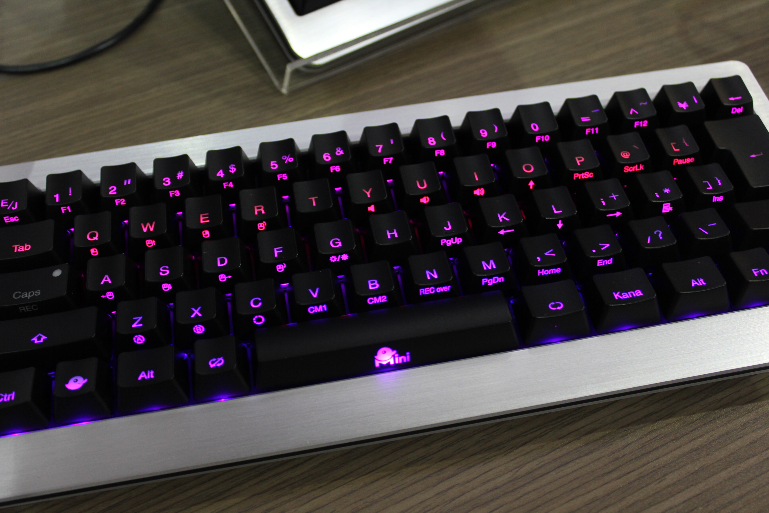 [COMPUTEX 2014] Ducky Mini 彩色背光鍵盤，輕鬆定義按鍵燈色 6q3B0