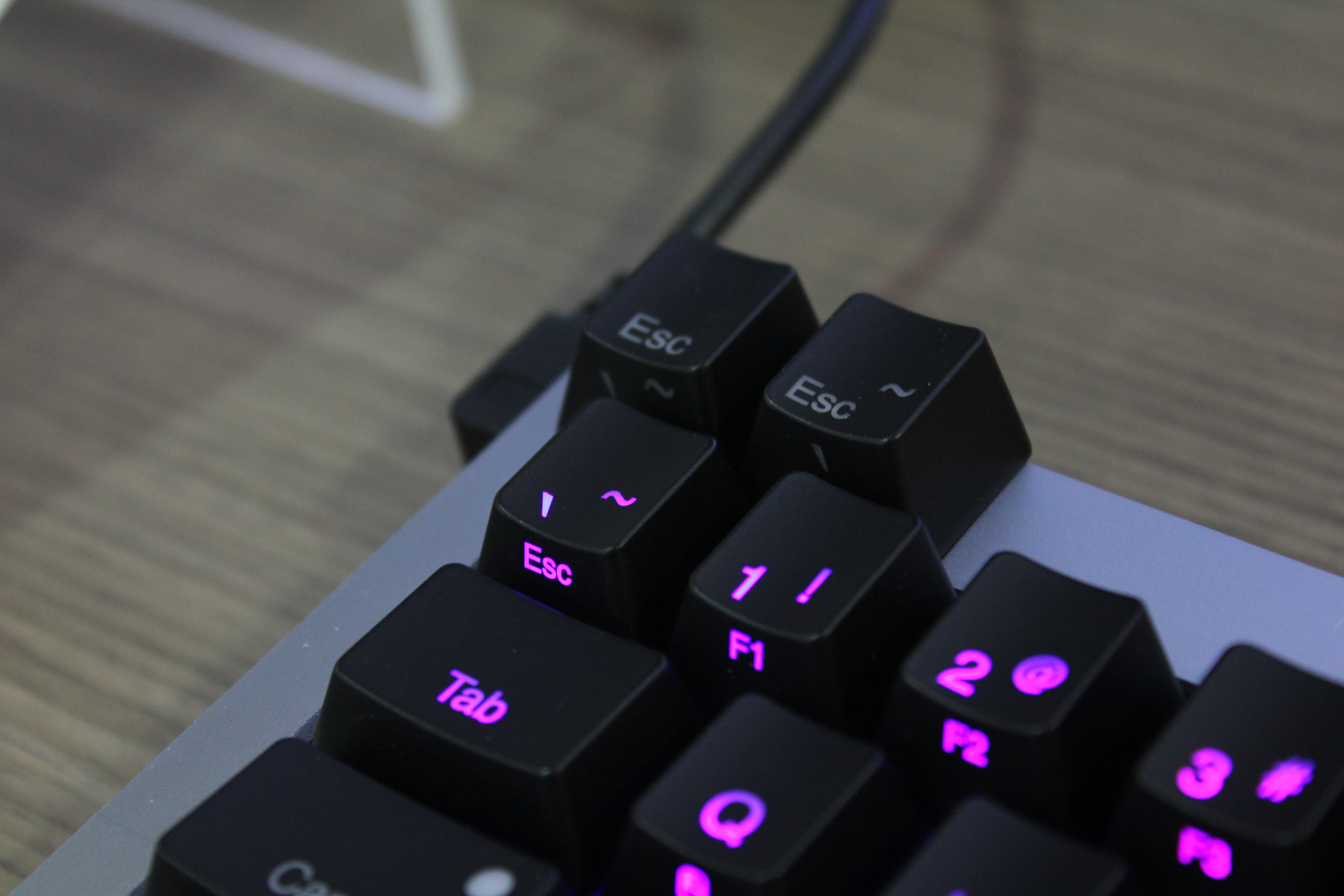 [COMPUTEX 2014] Ducky Mini 彩色背光鍵盤，輕鬆定義按鍵燈色 BarSD