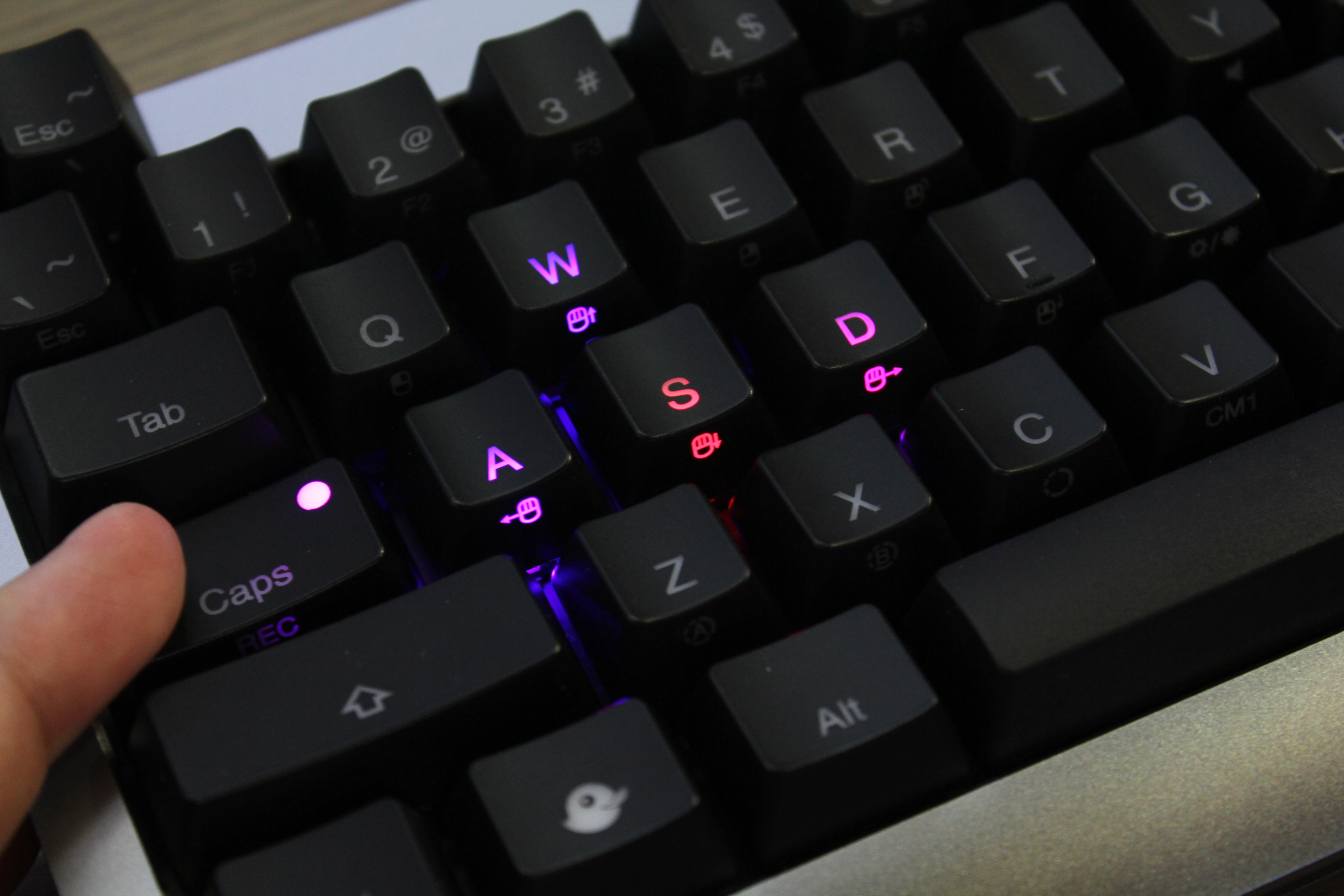[COMPUTEX 2014] Ducky Mini 彩色背光鍵盤，輕鬆定義按鍵燈色 RHv0r
