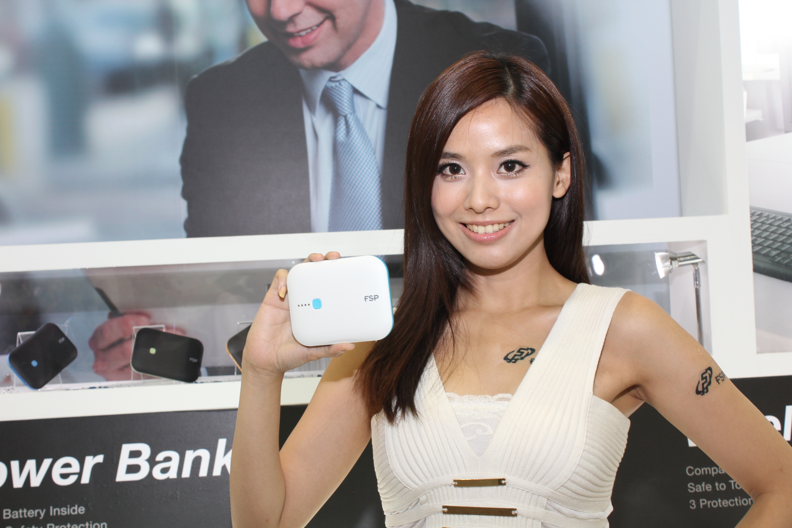 [COMPUTEX 2014] 全漢 BSMI 認證雙輸出行動電源，4大電路防護為消費安全把關 oPqZ6