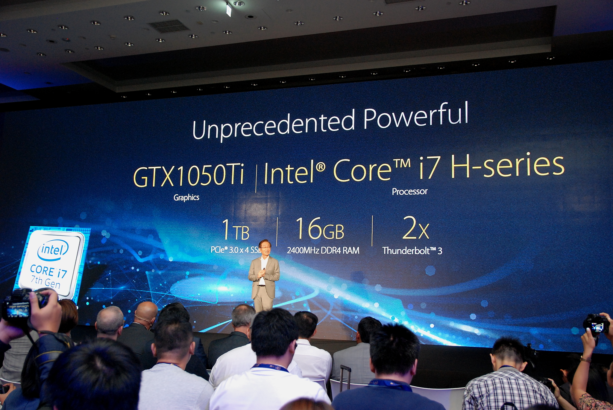 華碩 2017 新品筆電、手機大量公開!高效輕薄超亮眼 DSC_0087 華碩 2017 新品筆電、手機大量公開!高效輕薄超亮眼 DSC_0087