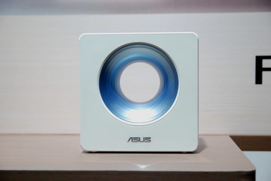 華碩 2017 新品筆電、手機大量公開!高效輕薄超亮眼 DSC_0130-900x602 華碩 2017 新品筆電、手機大量公開!高效輕薄超亮眼 DSC_0130-900x602