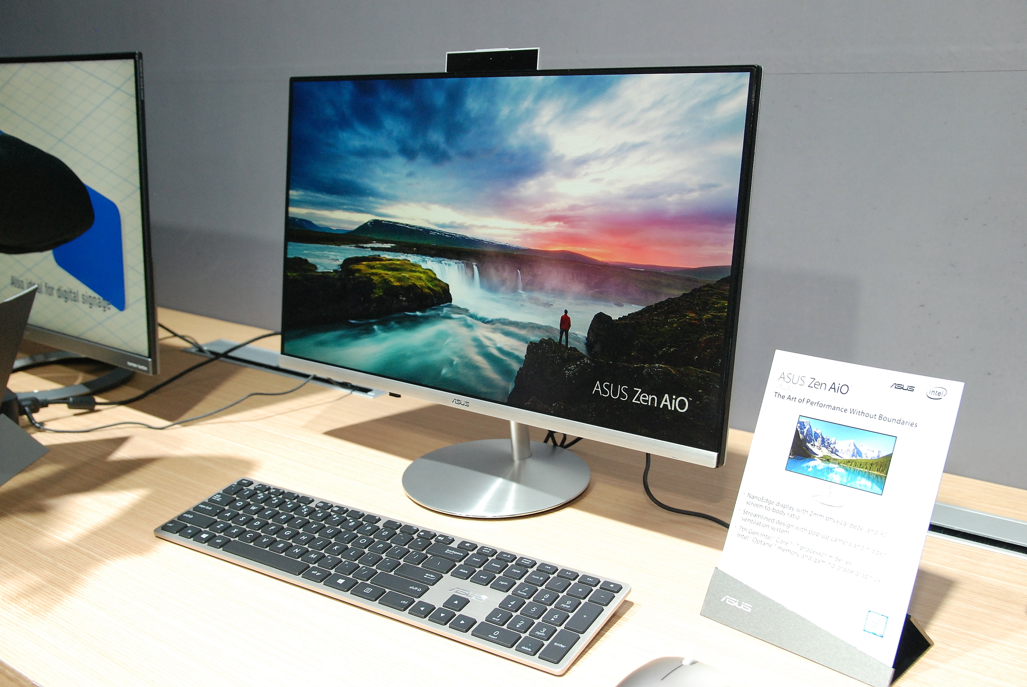 華碩 2017 新品筆電、手機大量公開!高效輕薄超亮眼 DSC_0212 華碩 2017 新品筆電、手機大量公開!高效輕薄超亮眼 DSC_0212