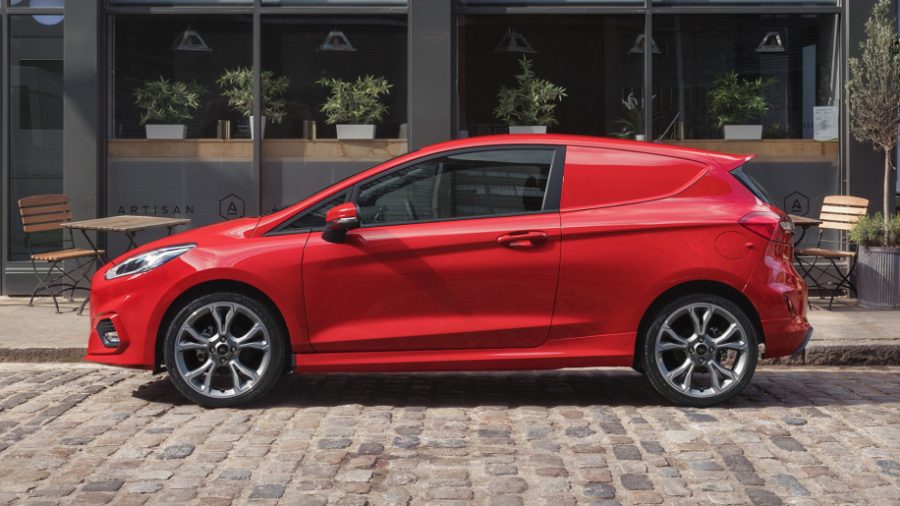 Ford Fiesta 竟然有商用車版本，跟你認知的商用車不一樣 2018-ford-fiesta-van-03-1-900x506