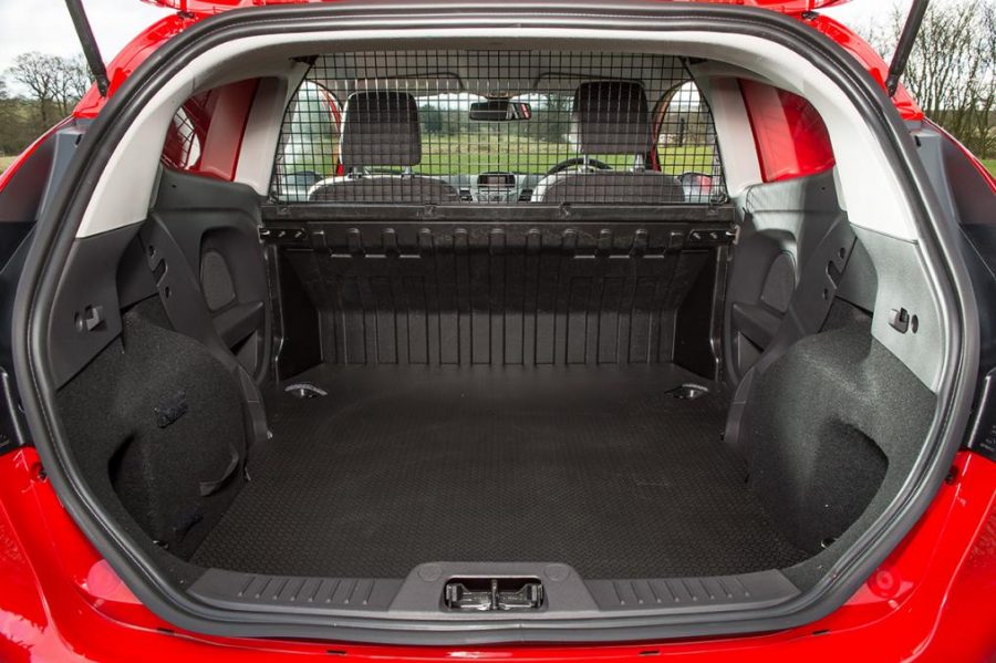 Ford Fiesta 竟然有商用車版本，跟你認知的商用車不一樣 fiesta_van_MK7-900x599