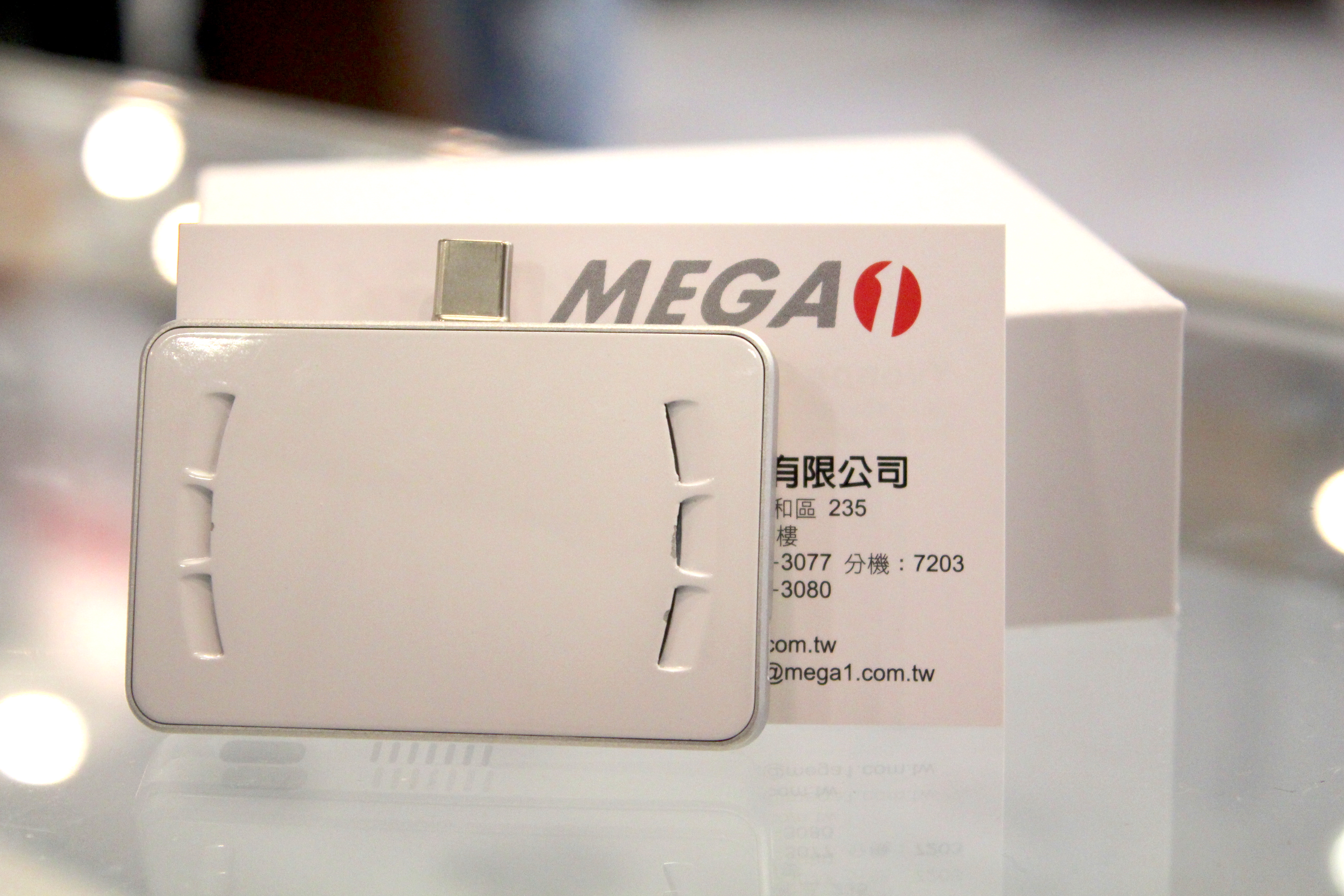 比你手上名片還要小的 MEGA 1-F1 超微型雷射投影卡 IMG_0838