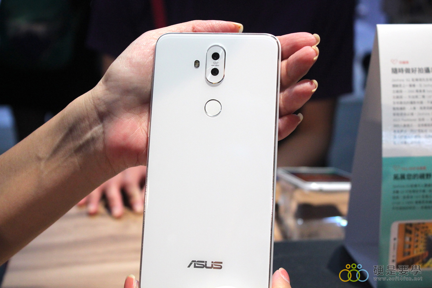 把孔劉帶回家！ZenFone 5 推「孔劉限定版」，新色「雪花白」超美登場 IMG_9730