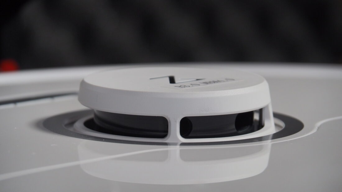 第一款「自己拖、自己洗、自己換水」的掃地機來啦!Roborock S8 Pro Ultra、S8+ 掃地機詳細評測 P4090071-1100x619 第一款「自己拖、自己洗、自己換水」的掃地機來啦!Roborock S8 Pro Ultra、S8+ 掃地機詳細評測 P4090071-1100x619