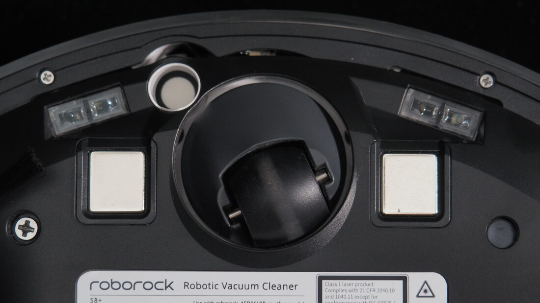 第一款「自己拖、自己洗、自己換水」的掃地機來啦!Roborock S8 Pro Ultra、S8+ 掃地機詳細評測 P4090095-1100x619 第一款「自己拖、自己洗、自己換水」的掃地機來啦!Roborock S8 Pro Ultra、S8+ 掃地機詳細評測 P4090095-1100x619