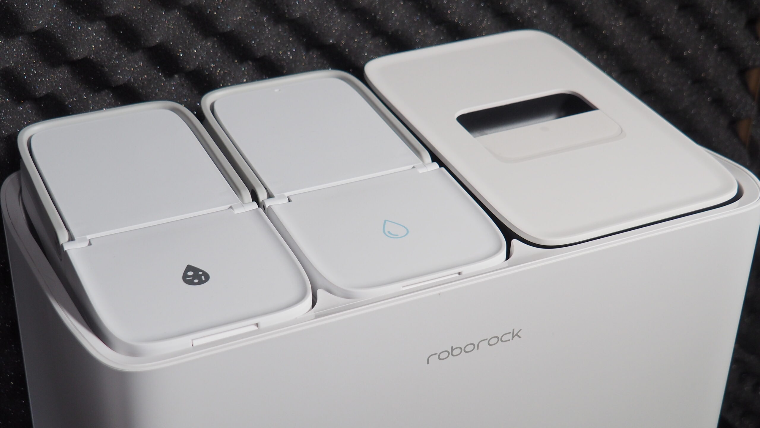 第一款「自己拖、自己洗、自己換水」的掃地機來啦!Roborock S8 Pro Ultra、S8+ 掃地機詳細評測 P4090110-scaled 第一款「自己拖、自己洗、自己換水」的掃地機來啦!Roborock S8 Pro Ultra、S8+ 掃地機詳細評測 P4090110-scaled