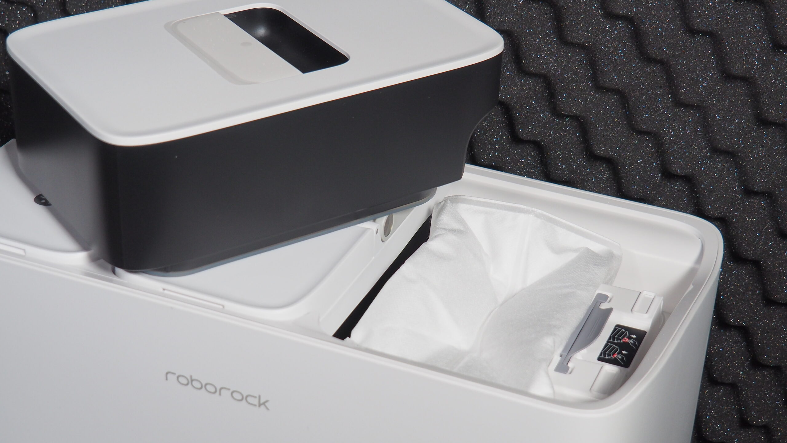 第一款「自己拖、自己洗、自己換水」的掃地機來啦!Roborock S8 Pro Ultra、S8+ 掃地機詳細評測 P4090111-scaled 第一款「自己拖、自己洗、自己換水」的掃地機來啦!Roborock S8 Pro Ultra、S8+ 掃地機詳細評測 P4090111-scaled
