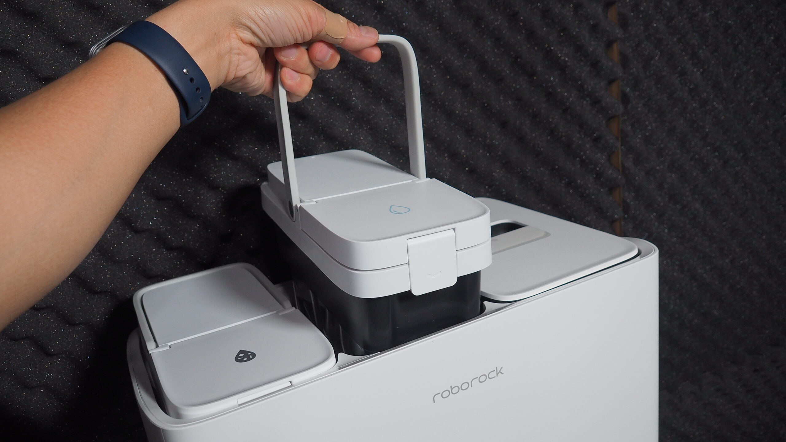 第一款「自己拖、自己洗、自己換水」的掃地機來啦!Roborock S8 Pro Ultra、S8+ 掃地機詳細評測 P4090116-scaled 第一款「自己拖、自己洗、自己換水」的掃地機來啦!Roborock S8 Pro Ultra、S8+ 掃地機詳細評測 P4090116-scaled
