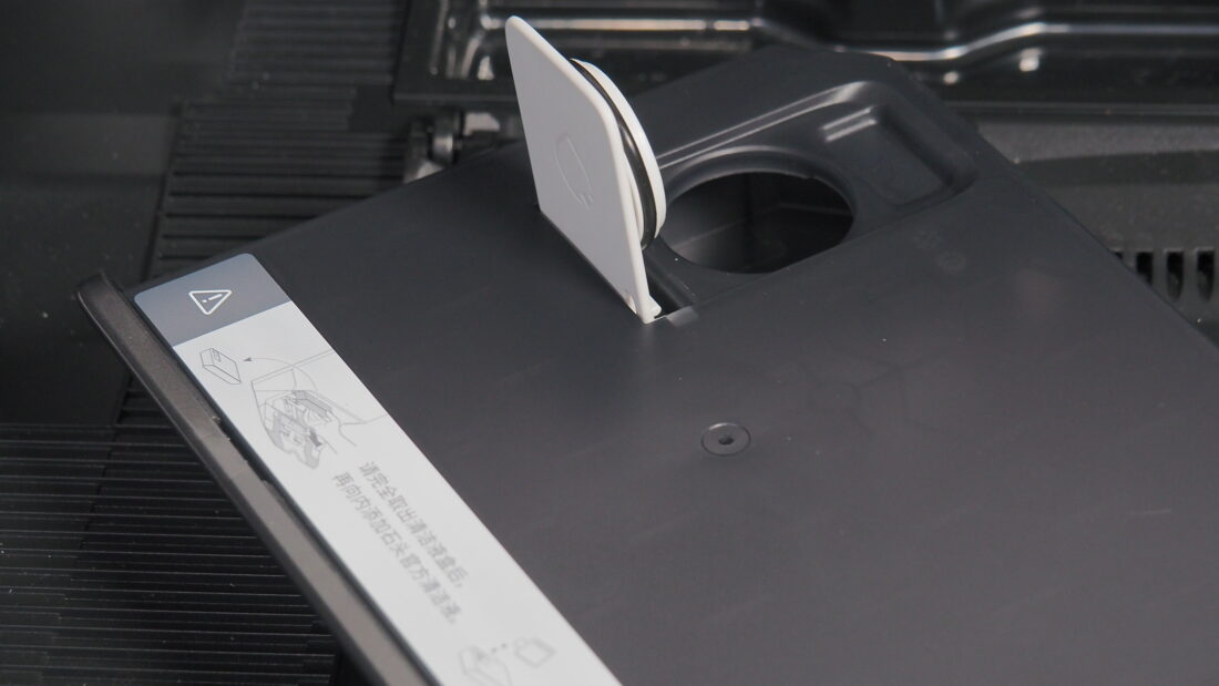 第一款「自己拖、自己洗、自己換水」的掃地機來啦!Roborock S8 Pro Ultra、S8+ 掃地機詳細評測 P4090129-1100x619 第一款「自己拖、自己洗、自己換水」的掃地機來啦!Roborock S8 Pro Ultra、S8+ 掃地機詳細評測 P4090129-1100x619