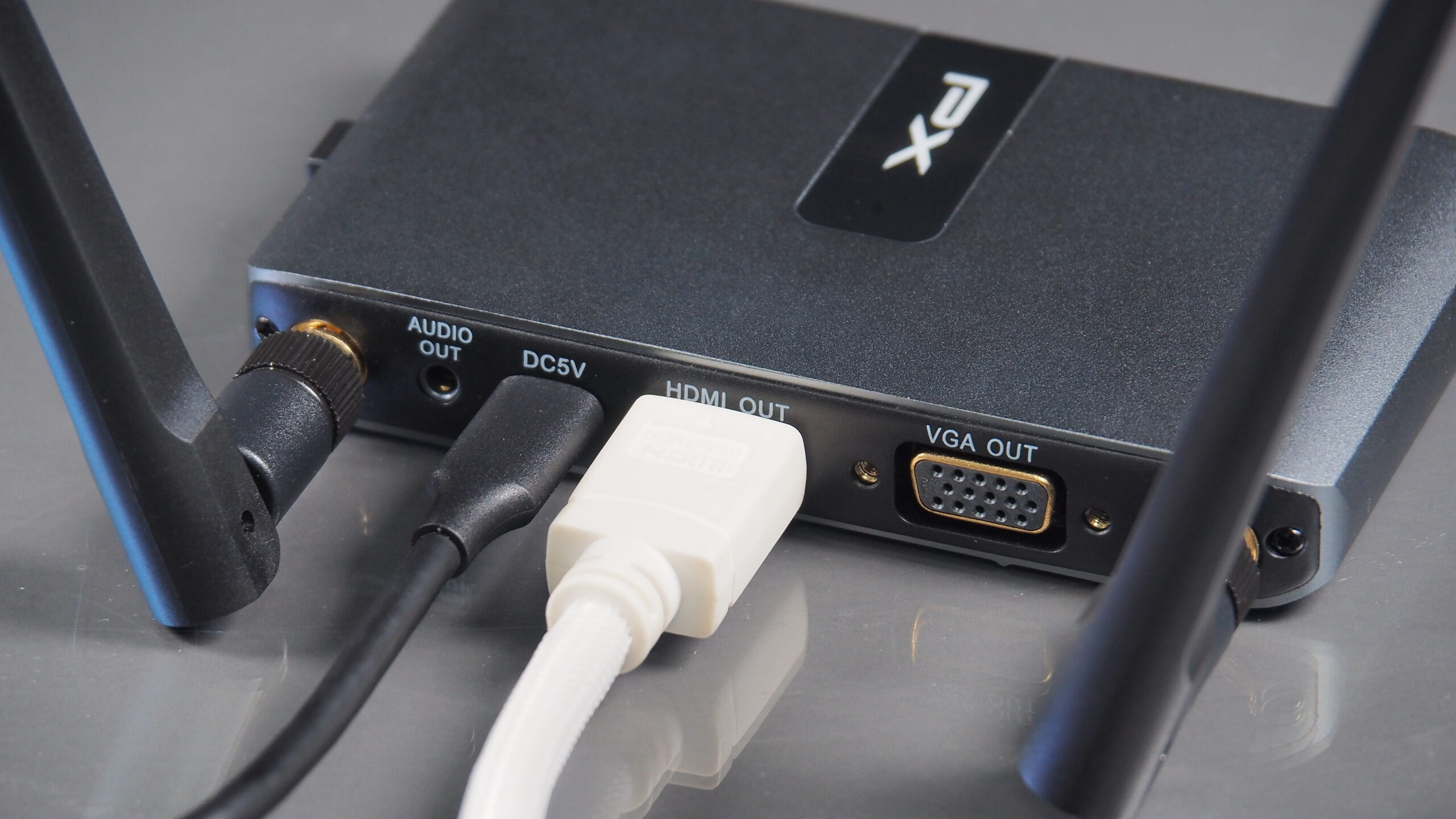 開會拉 HDMI 線超煩人？WTR-5500 HDMI 無線會議系統傳輸器，1 秒切換投影裝置，讓會議更流暢！ P1013206-scaled
