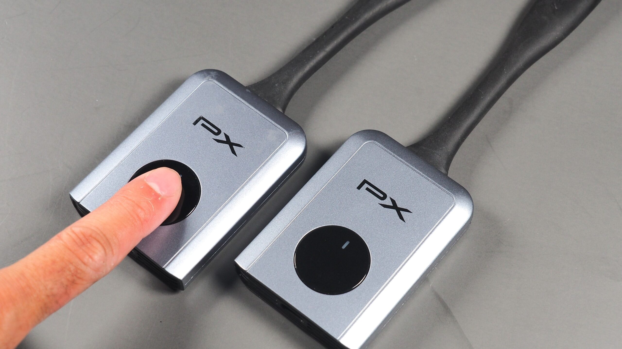 開會拉 HDMI 線超煩人？WTR-5500 HDMI 無線會議系統傳輸器，1 秒切換投影裝置，讓會議更流暢！ P1013222-scaled