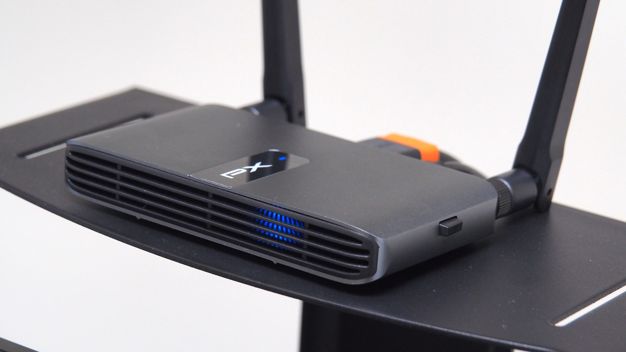 開會拉 HDMI 線超煩人？WTR-5500 HDMI 無線會議系統傳輸器，1 秒切換投影裝置，讓會議更流暢！ P1013229-scaled