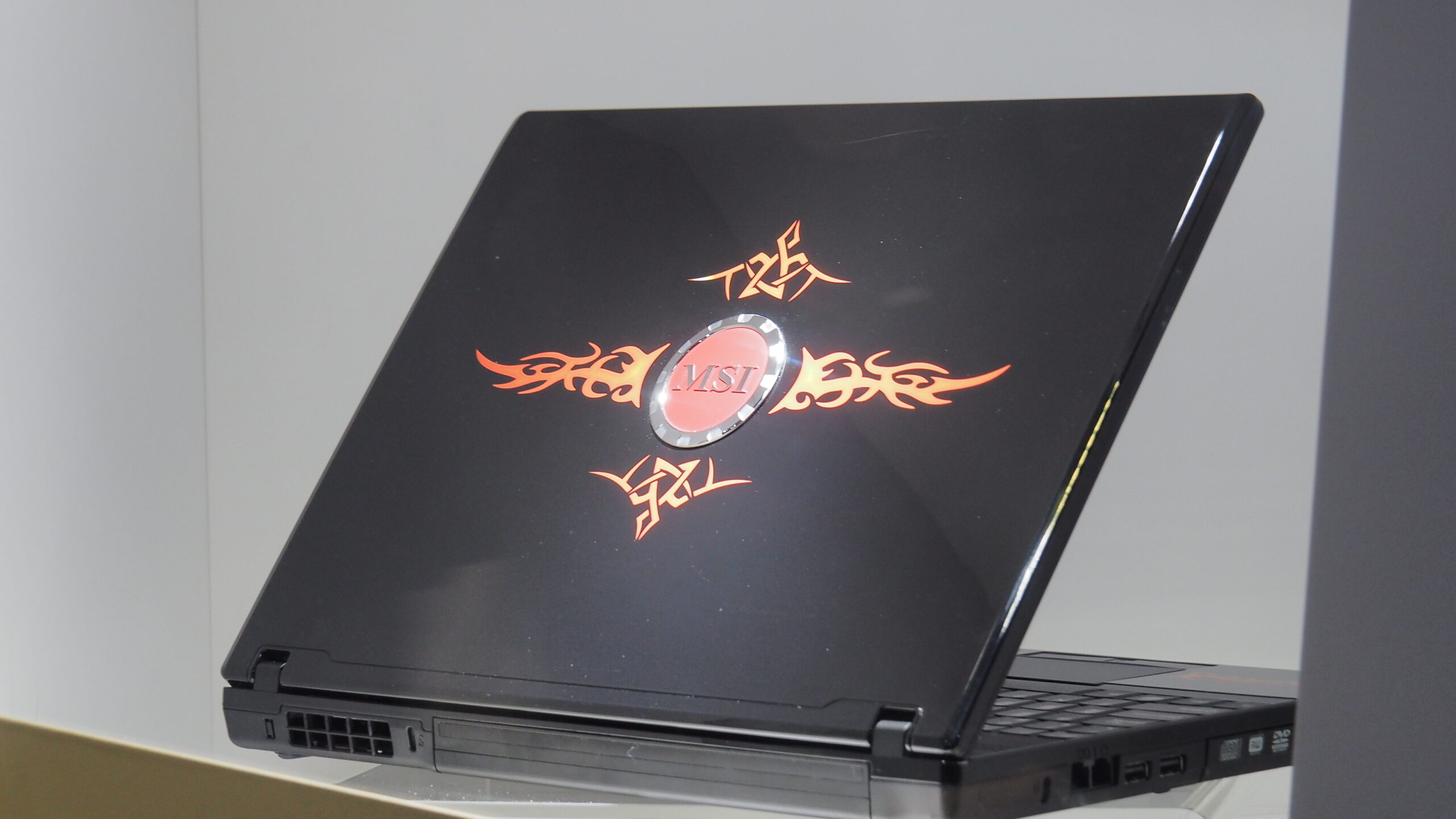 引領全球電競「微星20週年特展」回憶屬於微星的 ”那些年” PC133375-scaled 引領全球電競「微星20週年特展」回憶屬於微星的 ”那些年” PC133375-scaled