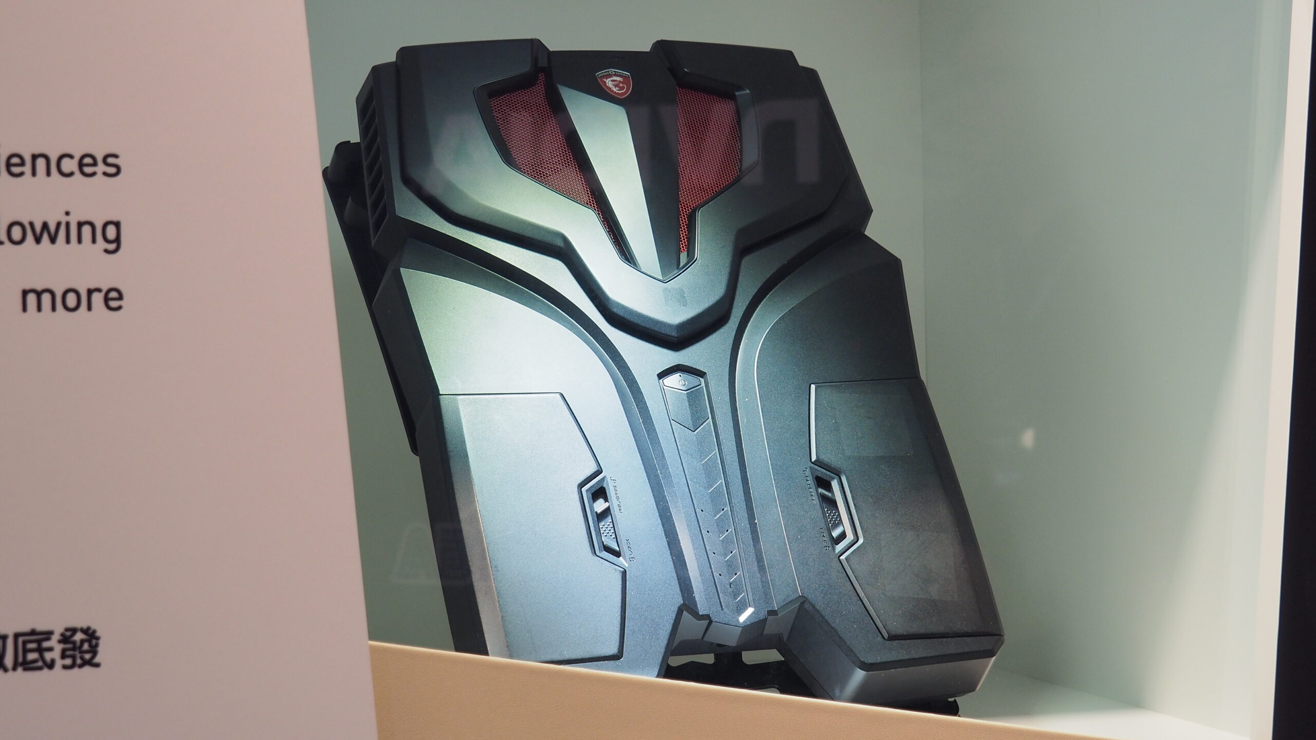 引領全球電競「微星20週年特展」回憶屬於微星的 ”那些年” PC133381-scaled 引領全球電競「微星20週年特展」回憶屬於微星的 ”那些年” PC133381-scaled