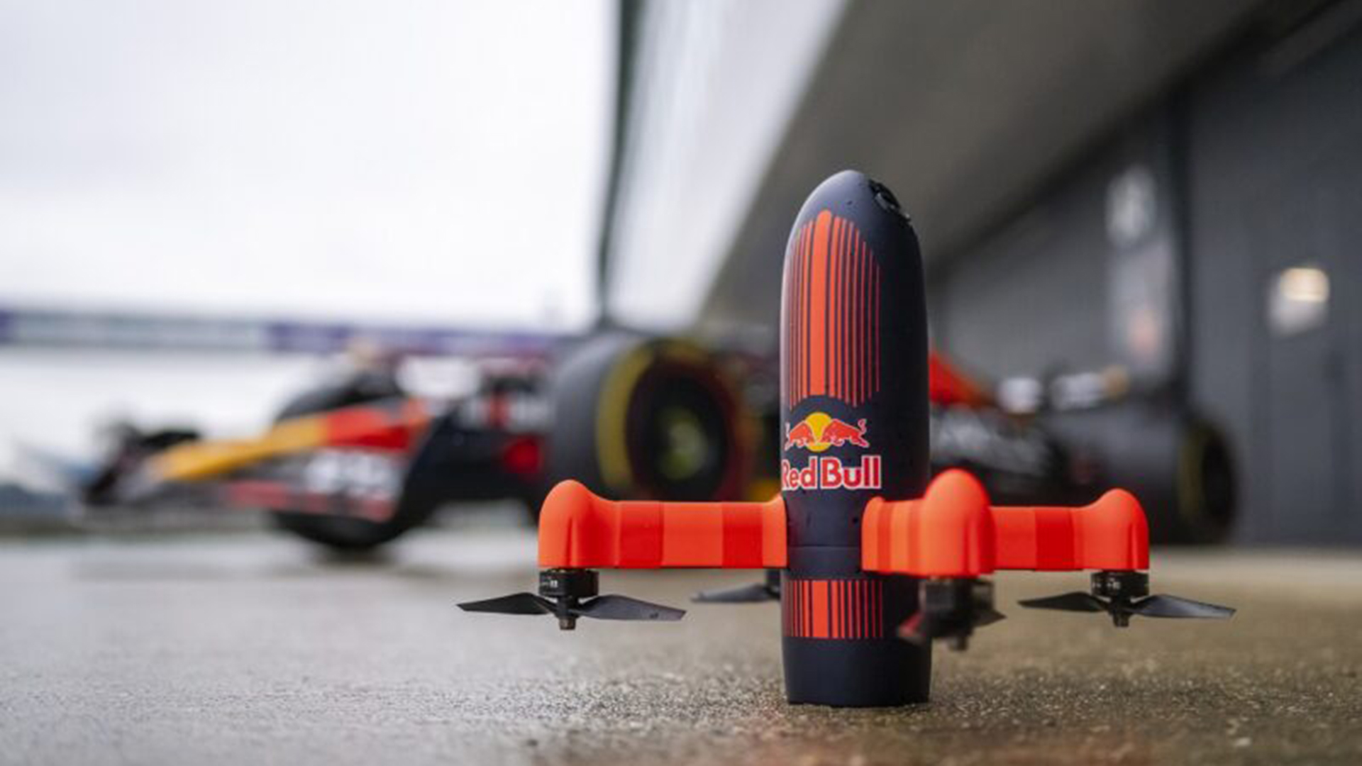 Red Bull 超高速無人機,時速 300 公里只要 4 秒 RedBull-Drone-01 Red Bull 超高速無人機,時速 300 公里只要 4 秒 RedBull-Drone-01