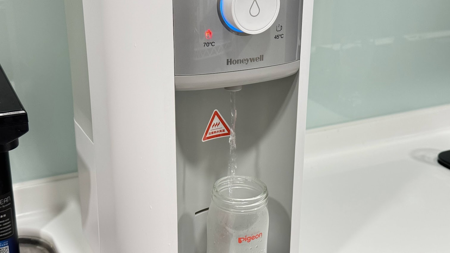 Honeywell 太空人RO 瞬熱淨飲水機評測,我用過最貼心、方便使用的 RO 淨水器! image-20 Honeywell 太空人RO 瞬熱淨飲水機評測,我用過最貼心、方便使用的 RO 淨水器! image-20