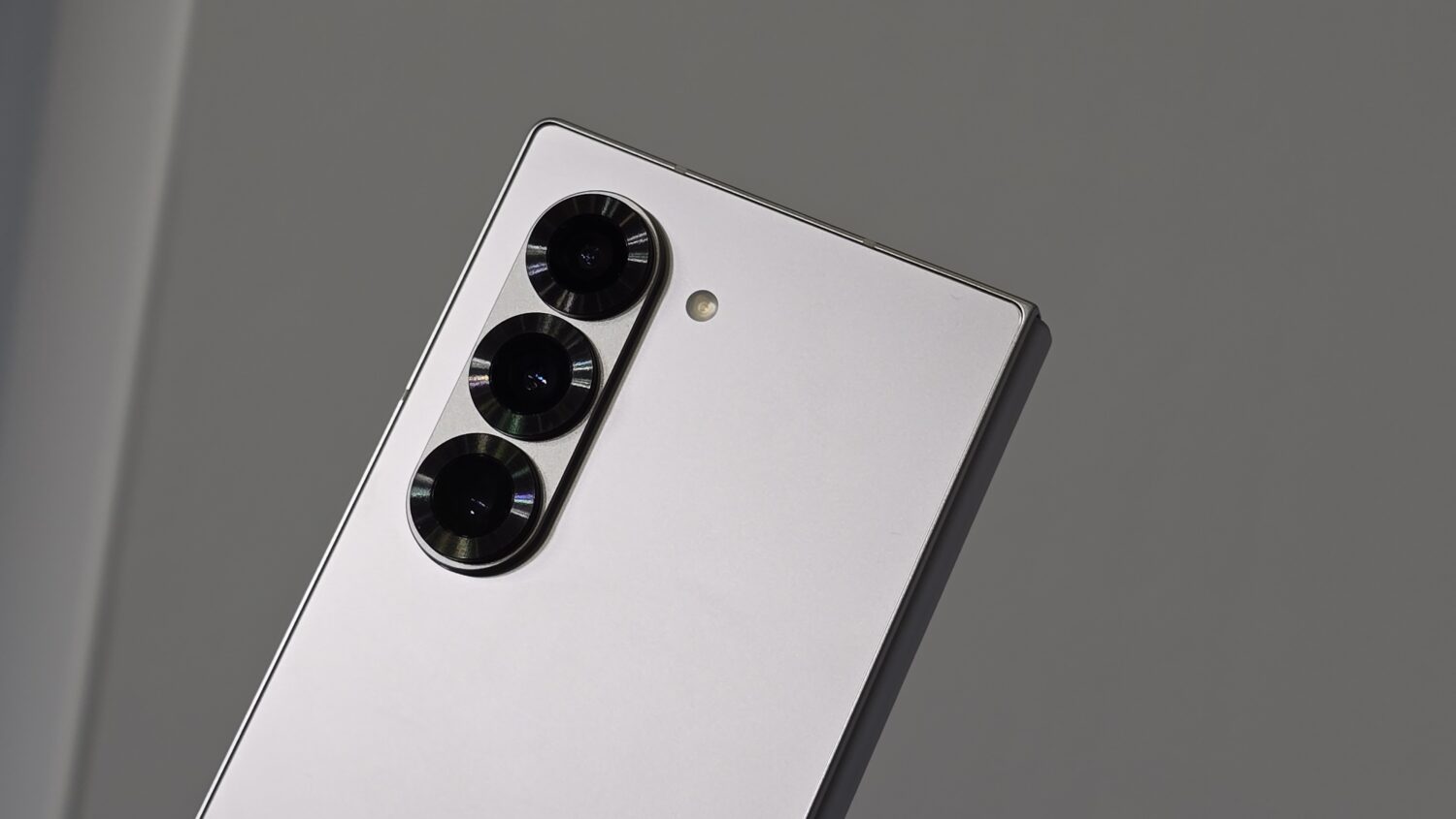 三星 Galaxy Z Fold6/Z Flip6 值得買嗎? 挑 AI 手機有些秘訣你要知道 20240709_143433-1500x845 三星 Galaxy Z Fold6/Z Flip6 值得買嗎? 挑 AI 手機有些秘訣你要知道 20240709_143433-1500x845