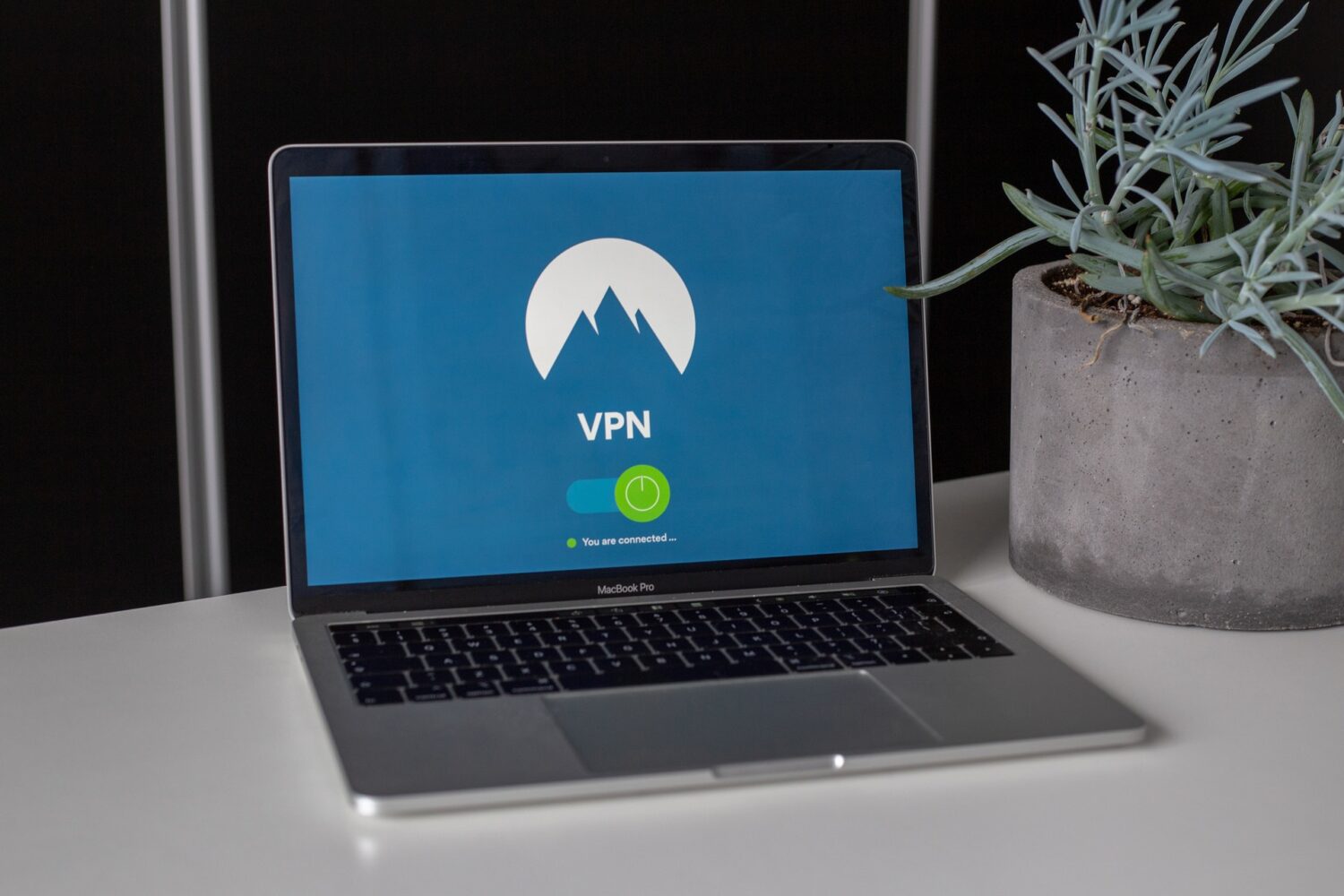 免費 vs 付費VPN：哪個選擇更好？ Free-vs-Paid-VPN-Which-should-you-go-with-1-1500x1000
