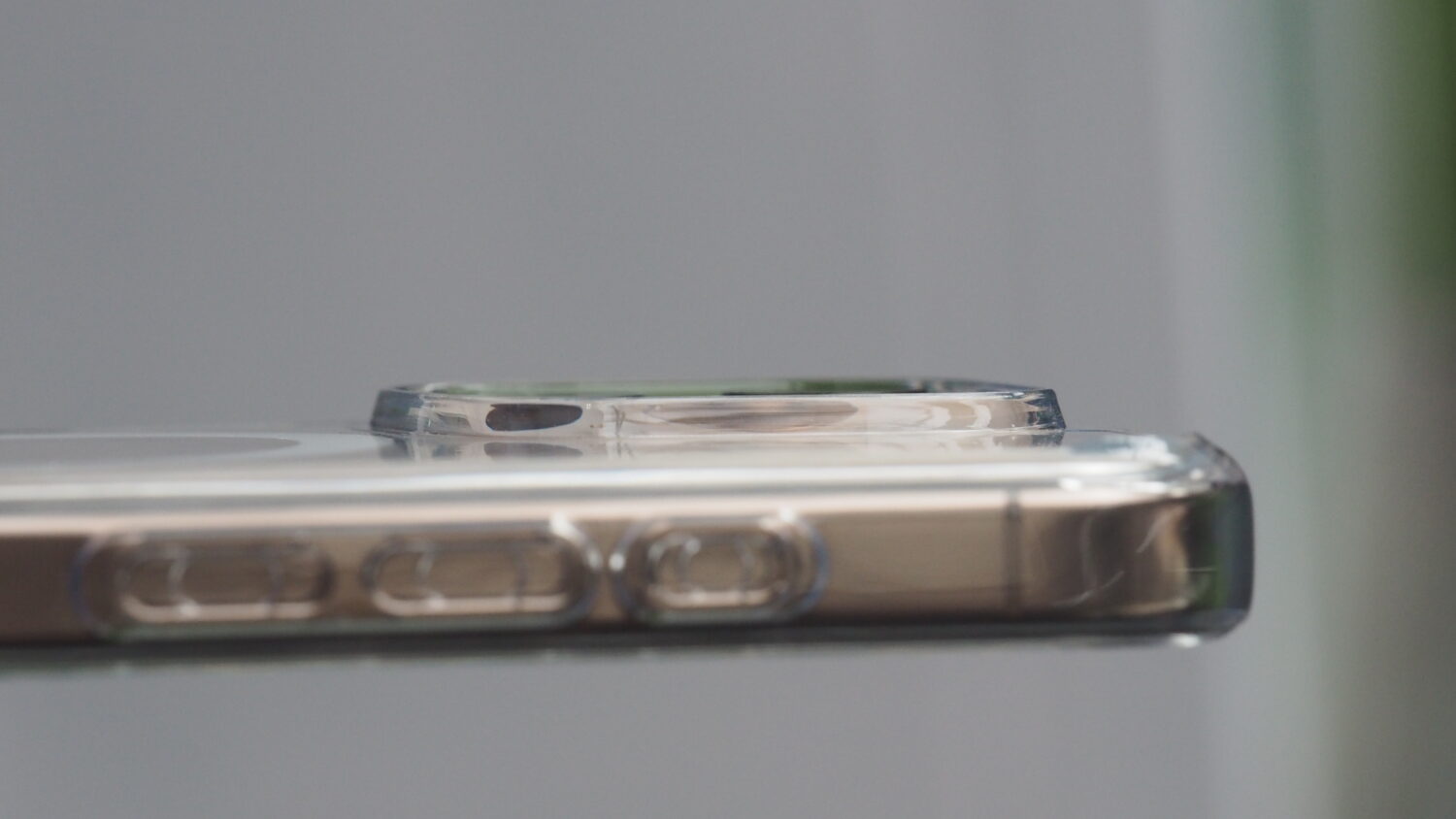 比原廠更聰明的選擇,MEGA KING iPhone 16 全系列快捷感測磁吸保護殼 P1014232-1500x844 比原廠更聰明的選擇,MEGA KING iPhone 16 全系列快捷感測磁吸保護殼 P1014232-1500x844