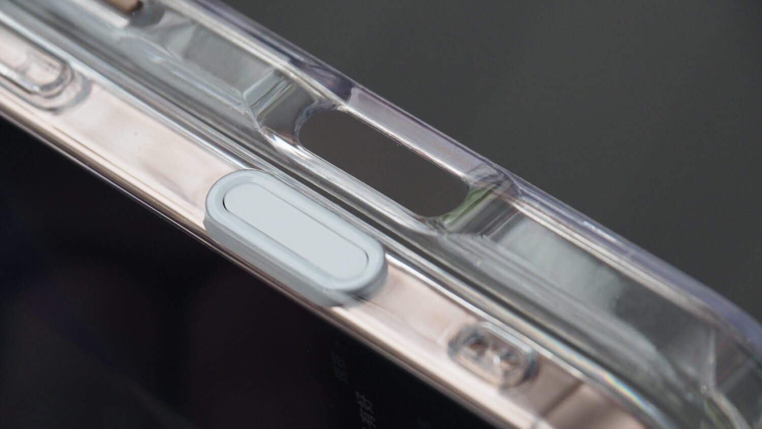 比原廠更聰明的選擇,MEGA KING iPhone 16 全系列快捷感測磁吸保護殼 P1014251-1500x844 比原廠更聰明的選擇,MEGA KING iPhone 16 全系列快捷感測磁吸保護殼 P1014251-1500x844