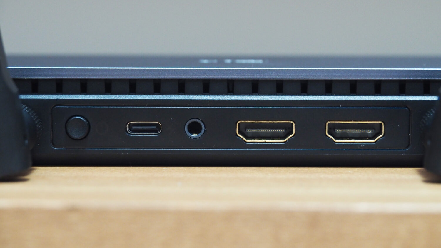 讓 HDMI 線從會議室消失！WTR-5600C HDMI 無線會議系統傳輸器，切換畫面只要 1 秒！ PA014176-1500x844