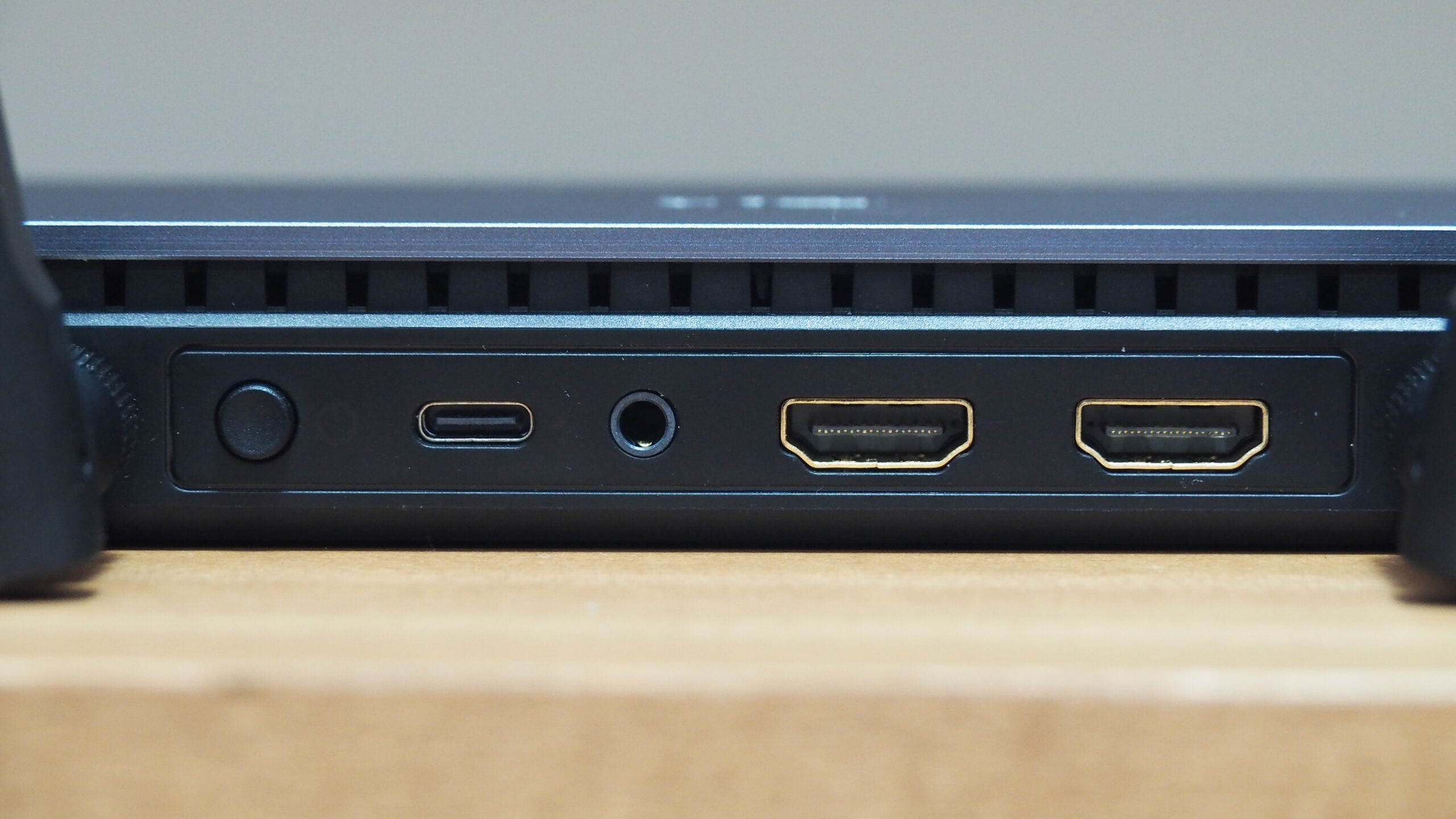 讓 HDMI 線從會議室消失!WTR-5600C HDMI 無線會議系統傳輸器,切換畫面只要 1 秒! PA014176-scaled 讓 HDMI 線從會議室消失!WTR-5600C HDMI 無線會議系統傳輸器,切換畫面只要 1 秒! PA014176-scaled