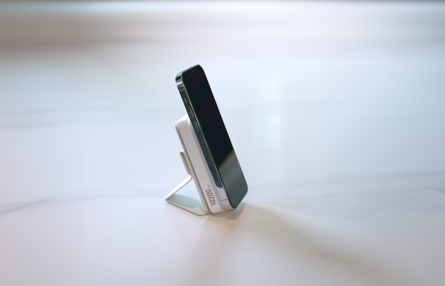 Innergie 推出Qi2 磁吸充電系列行動電源，筆電也能充！ - 硬是要學