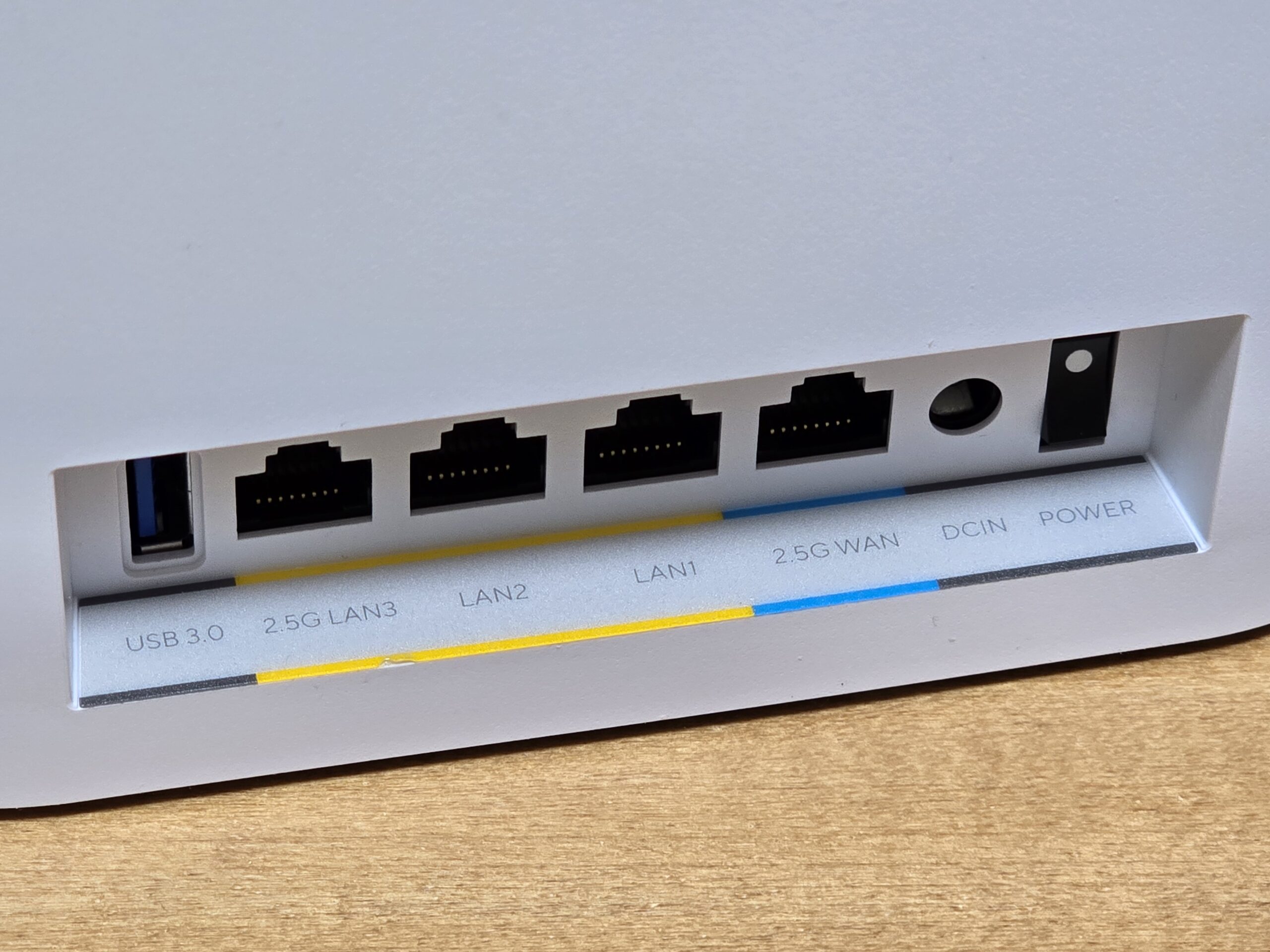 ASUS ZenWiFi BT8 評測:完整支援 WiFi 7 三個頻段,輕鬆覆蓋透天、大型多隔間空間 1000008780-scaled ASUS ZenWiFi BT8 評測:完整支援 WiFi 7 三個頻段,輕鬆覆蓋透天、大型多隔間空間 1000008780-scaled
