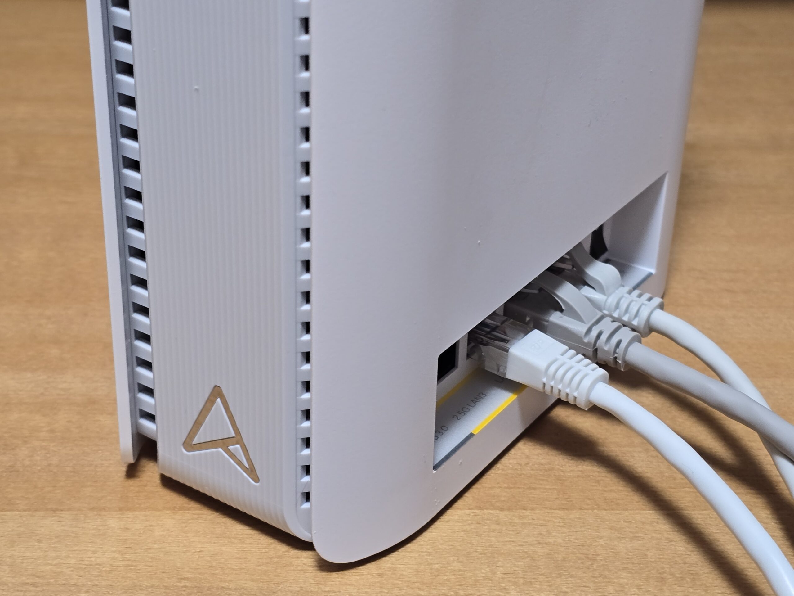 ASUS ZenWiFi BT8 評測:完整支援 WiFi 7 三個頻段,輕鬆覆蓋透天、大型多隔間空間 1000008785-scaled ASUS ZenWiFi BT8 評測:完整支援 WiFi 7 三個頻段,輕鬆覆蓋透天、大型多隔間空間 1000008785-scaled