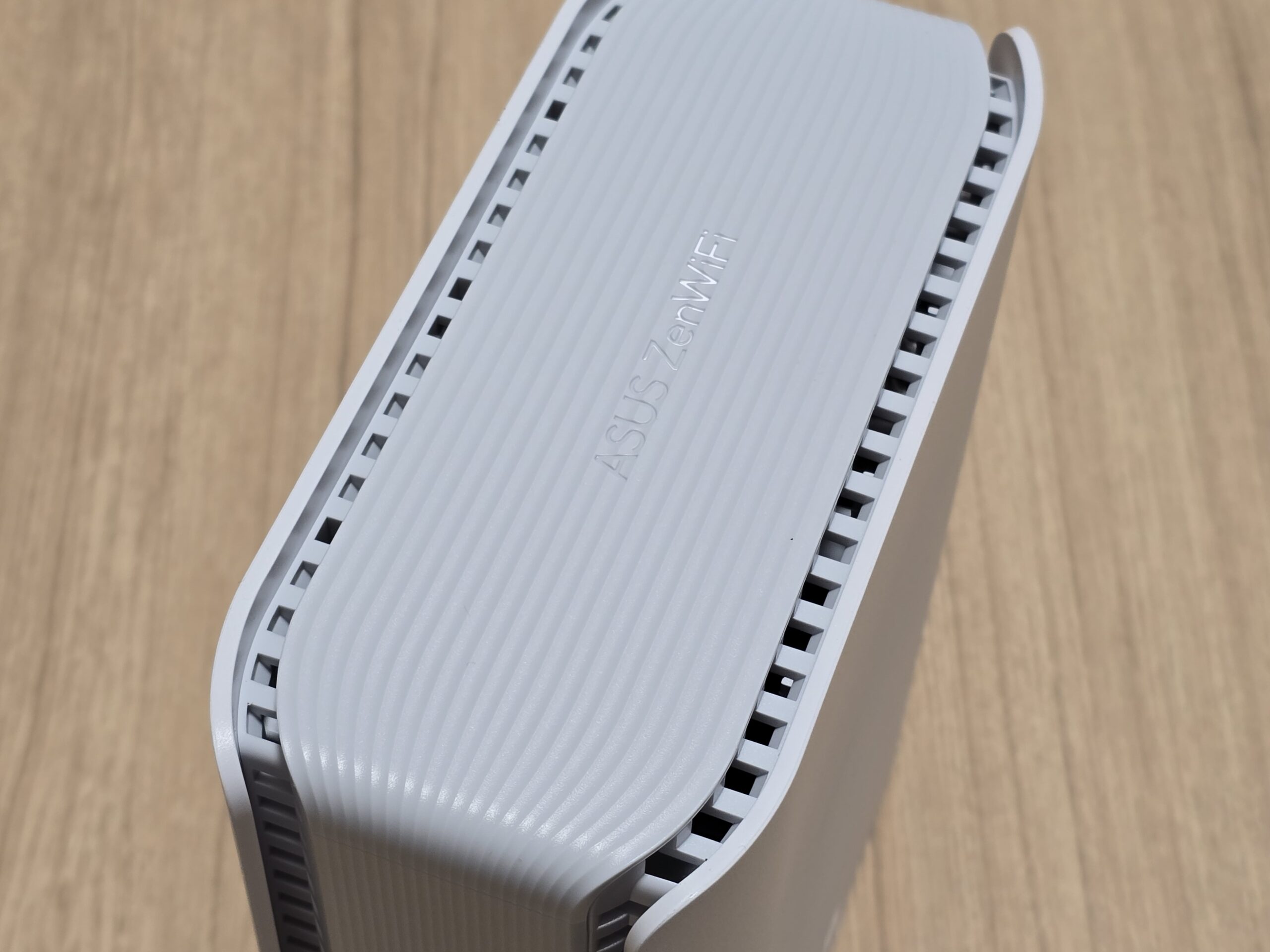 ASUS ZenWiFi BT8 評測:完整支援 WiFi 7 三個頻段,輕鬆覆蓋透天、大型多隔間空間 1000008790-scaled ASUS ZenWiFi BT8 評測:完整支援 WiFi 7 三個頻段,輕鬆覆蓋透天、大型多隔間空間 1000008790-scaled