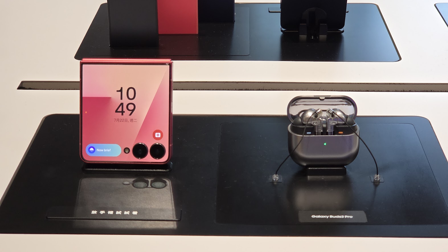 Galaxy Z Fold7|Flip7 預購成長 2 倍!星粉排隊搶先取貨全紀錄 image-19 Galaxy Z Fold7|Flip7 預購成長 2 倍!星粉排隊搶先取貨全紀錄 image-19