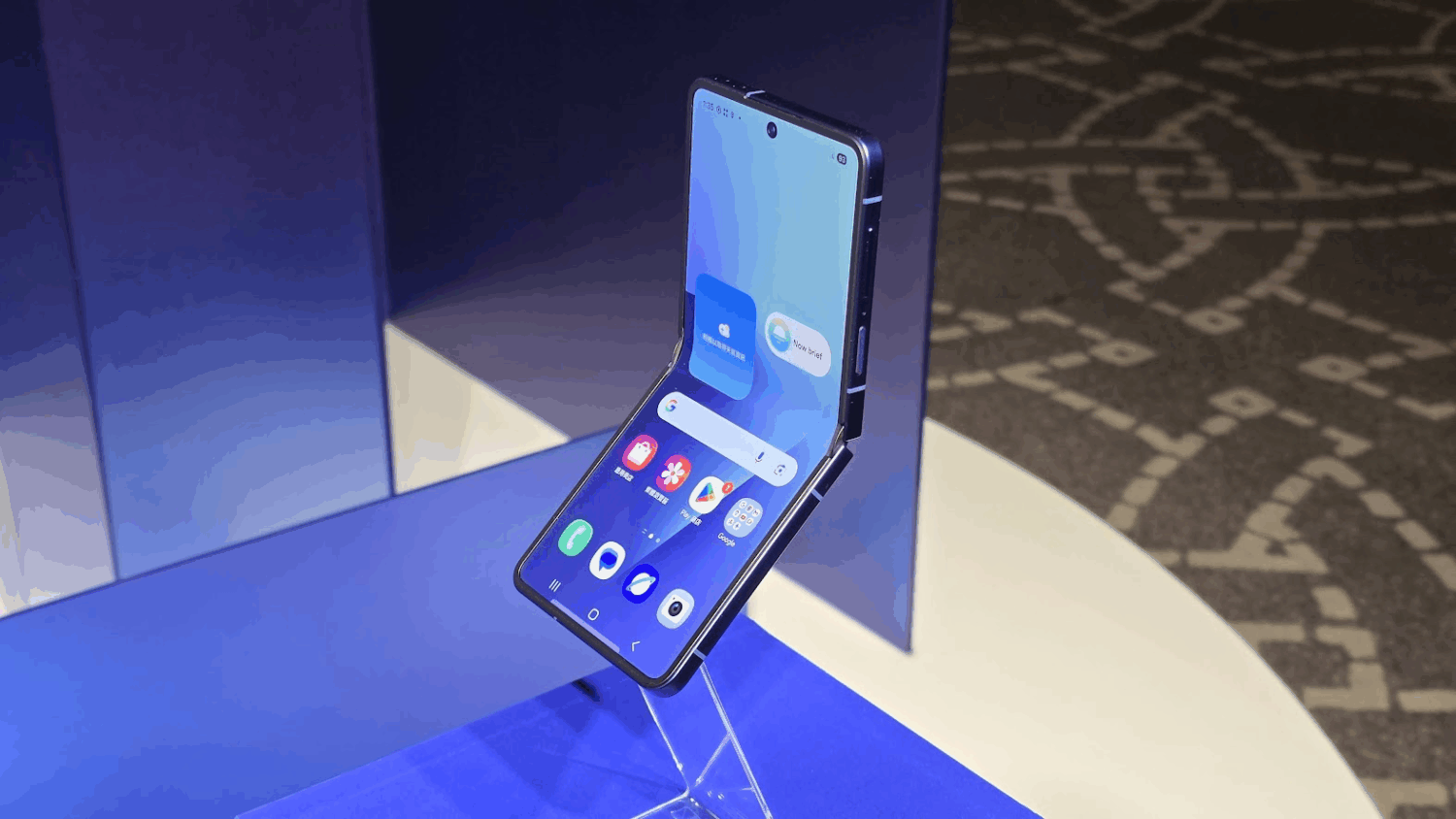 三星摺疊旗艦 Galaxy Z Fold7/Z Flip7 預購正火熱,預購取機現折 3,000 image-8-1500x844 三星摺疊旗艦 Galaxy Z Fold7/Z Flip7 預購正火熱,預購取機現折 3,000 image-8-1500x844