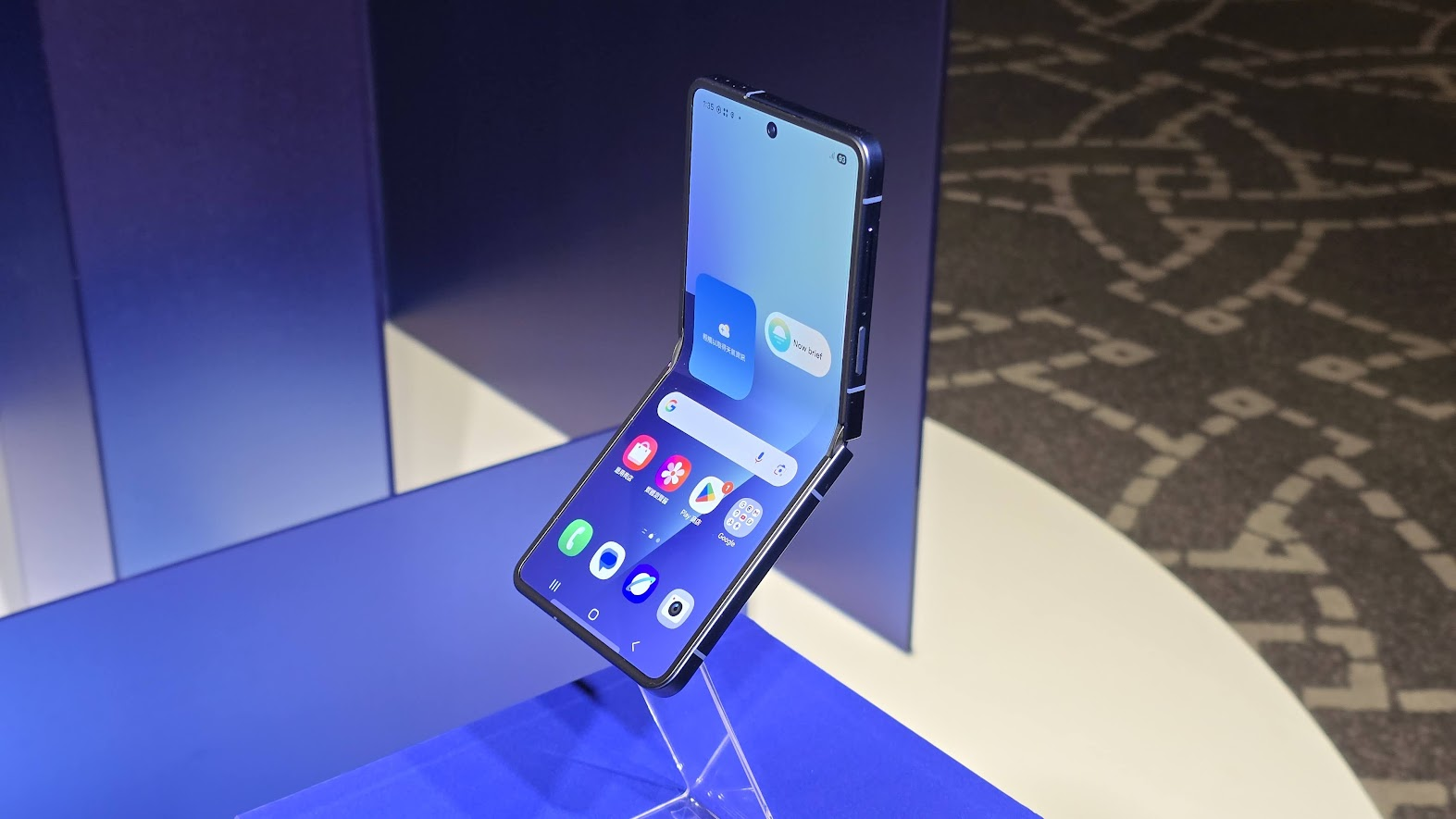 三星摺疊旗艦 Galaxy Z Fold7/Z Flip7 預購正火熱,預購取機現折 3,000 image-8 三星摺疊旗艦 Galaxy Z Fold7/Z Flip7 預購正火熱,預購取機現折 3,000 image-8
