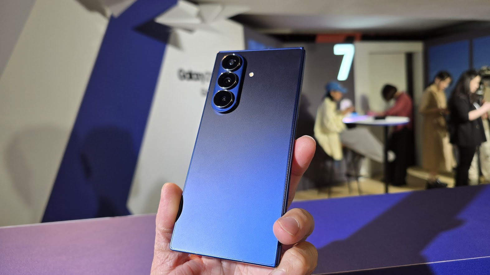 三星摺疊旗艦 Galaxy Z Fold7/Z Flip7 預購正火熱,預購取機現折 3,000 image-9 三星摺疊旗艦 Galaxy Z Fold7/Z Flip7 預購正火熱,預購取機現折 3,000 image-9