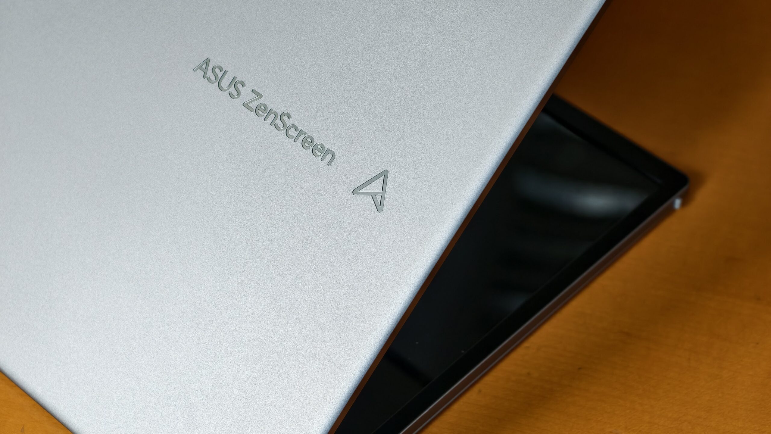 只有1公斤!雙螢幕隨身帶著跑!ASUS ZenScreen Duo OLED (MQ149CD) 評測 IMG_20250822_160317-scaled 只有1公斤!雙螢幕隨身帶著跑!ASUS ZenScreen Duo OLED (MQ149CD) 評測 IMG_20250822_160317-scaled