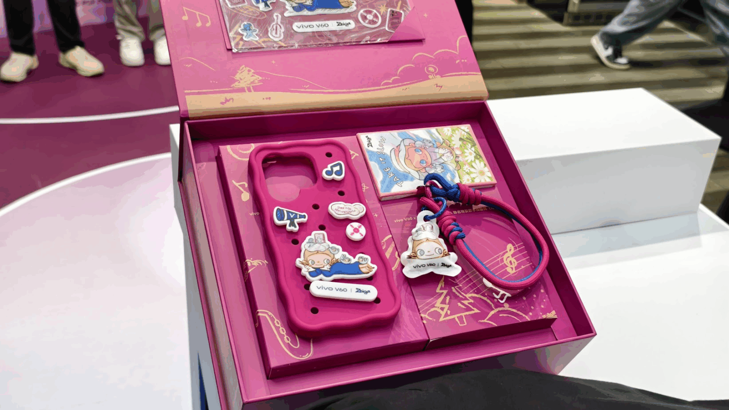 vivo V60 蔡司人像旗艦上市!首搭超級長膠鏡頭,聯名 POP MART 還有專屬圖框! image-51-1500x844 vivo V60 蔡司人像旗艦上市!首搭超級長膠鏡頭,聯名 POP MART 還有專屬圖框! image-51-1500x844