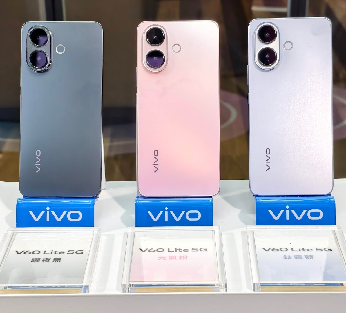 vivo V60 蔡司人像旗艦上市!首搭超級長膠鏡頭,聯名 POP MART 還有專屬圖框! image-55 vivo V60 蔡司人像旗艦上市!首搭超級長膠鏡頭,聯名 POP MART 還有專屬圖框! image-55