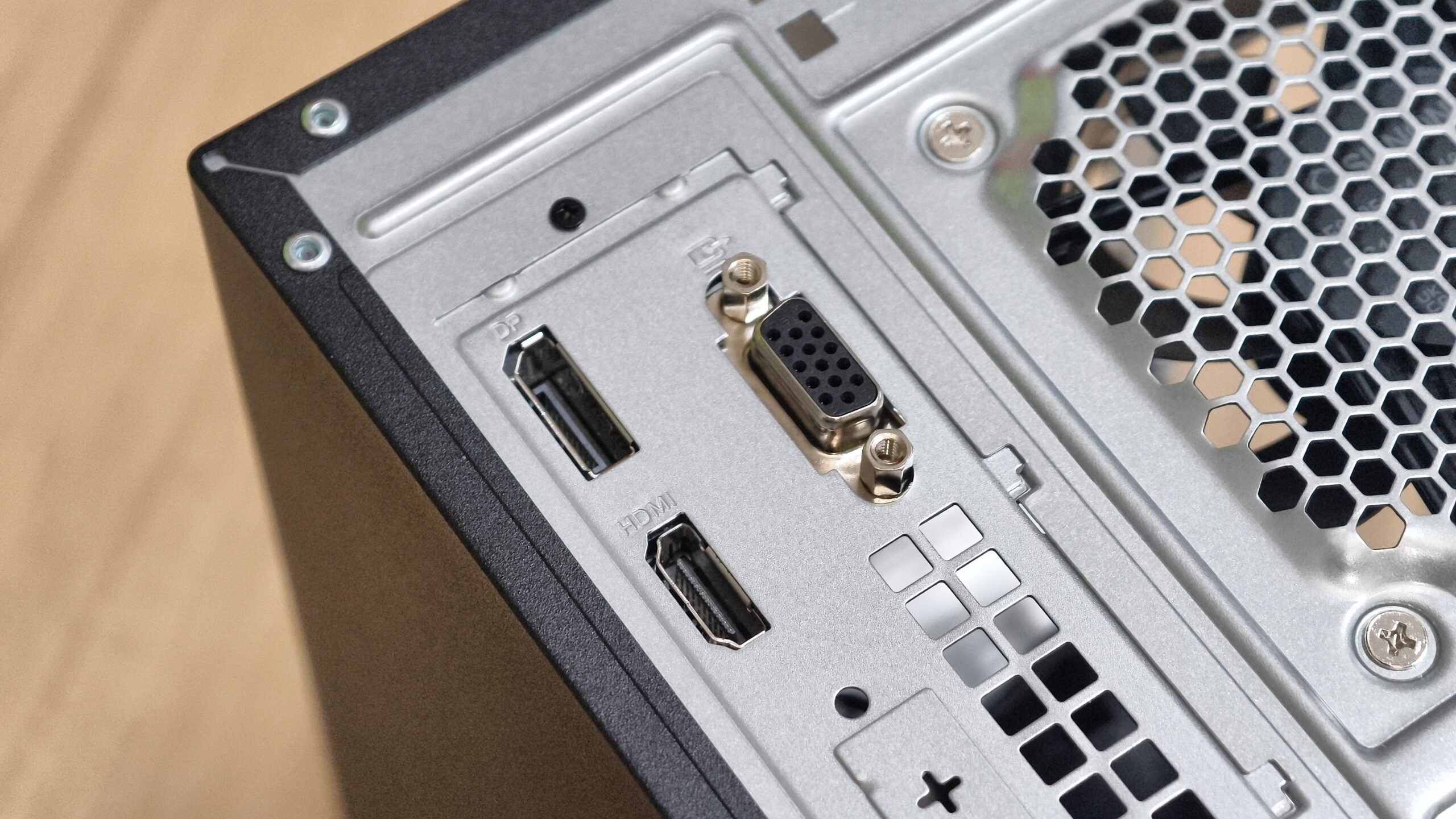 華碩第一款商用 AI PC ExpertCenter D900 Mini Tower (D900MF) 評測 IMG_20250831_141415-scaled 華碩第一款商用 AI PC ExpertCenter D900 Mini Tower (D900MF) 評測 IMG_20250831_141415-scaled