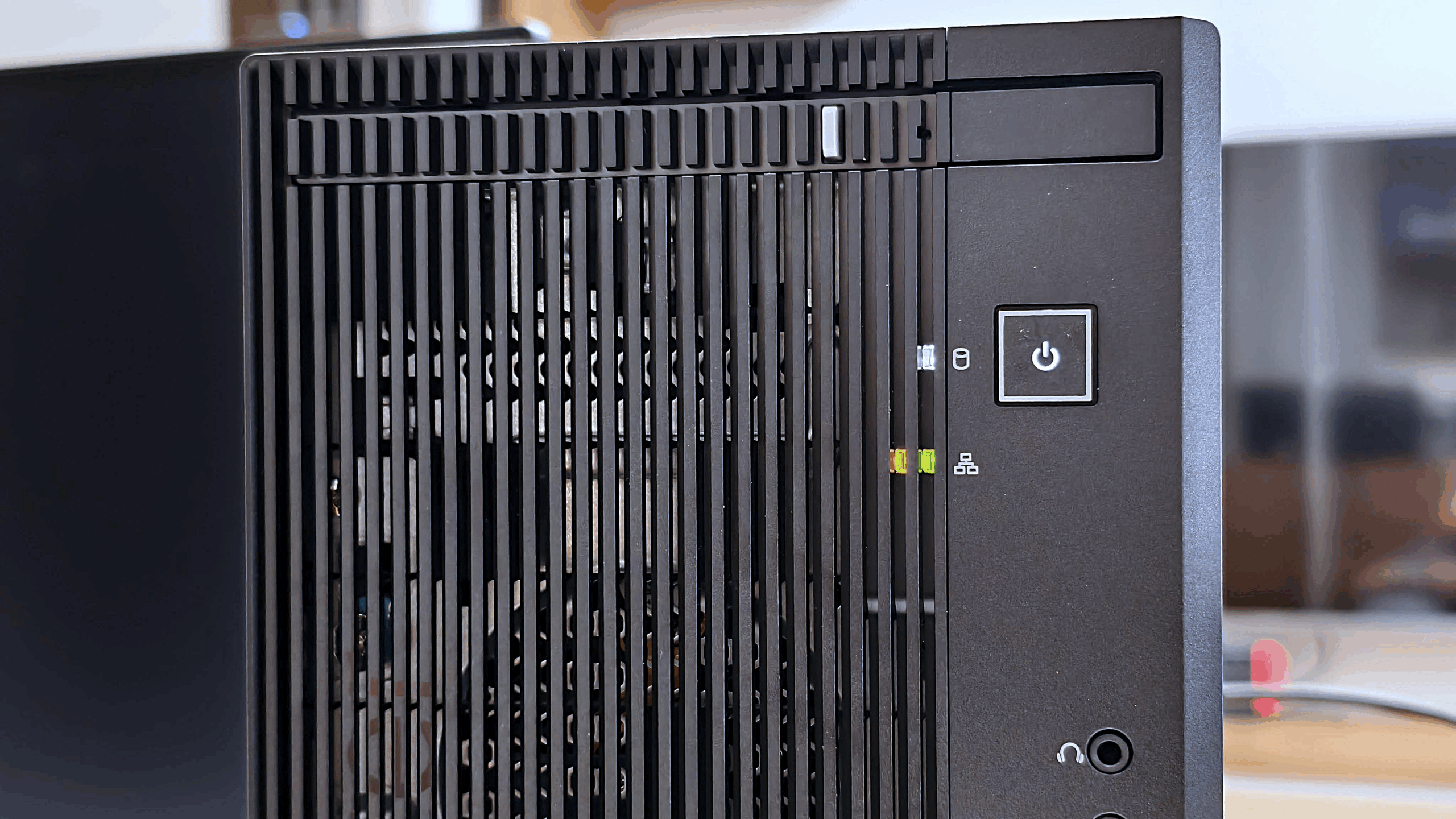 華碩第一款商用 AI PC ExpertCenter D900 Mini Tower (D900MF) 評測 image-4-scaled 華碩第一款商用 AI PC ExpertCenter D900 Mini Tower (D900MF) 評測 image-4-scaled