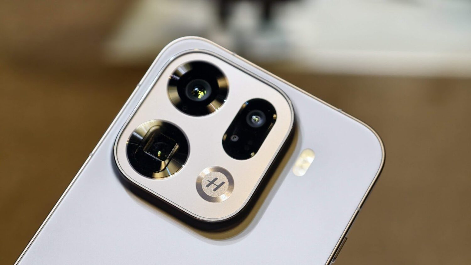 旗艦壓境不只帥!OPPO Find X9 系列開箱亮點全解析 image-7-10-scaled 旗艦壓境不只帥!OPPO Find X9 系列開箱亮點全解析 image-7-10-scaled