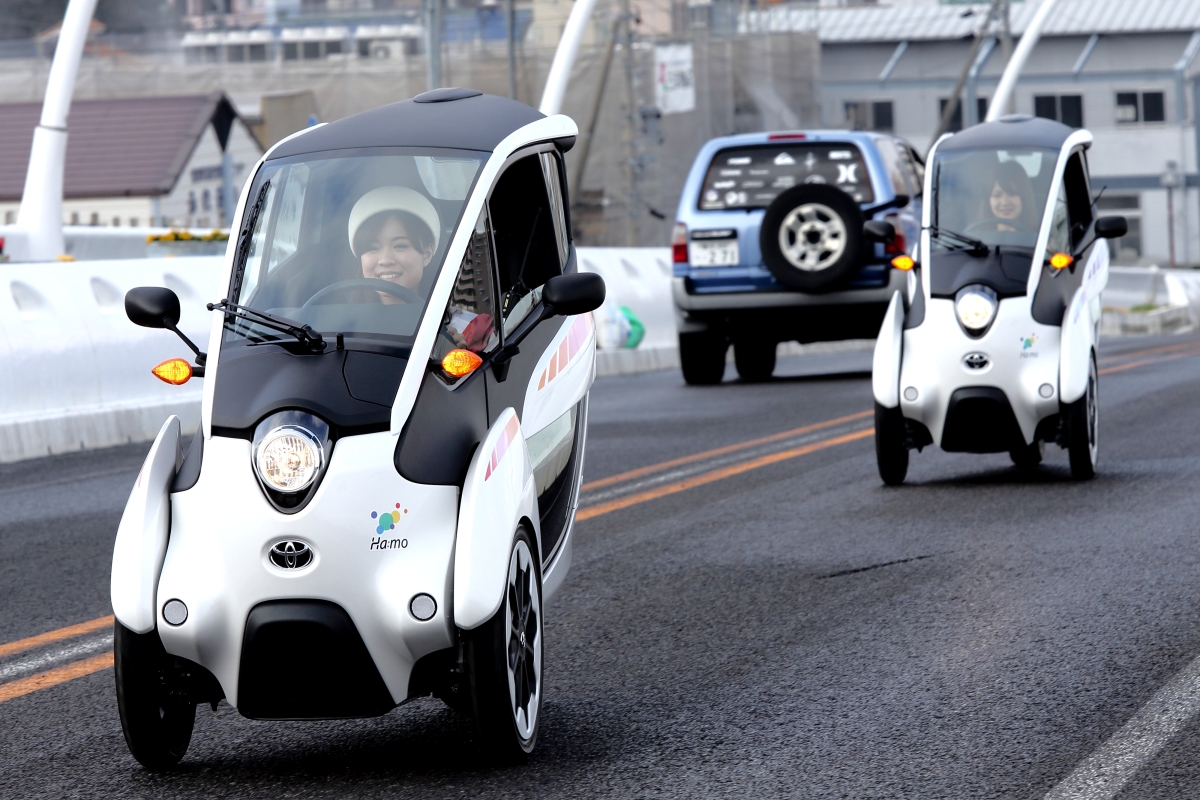 駕艙機車的都會區停車、充電問題怎麼解決? 140303_i-Road_13S 駕艙機車的都會區停車、充電問題怎麼解決? 140303_i-Road_13S