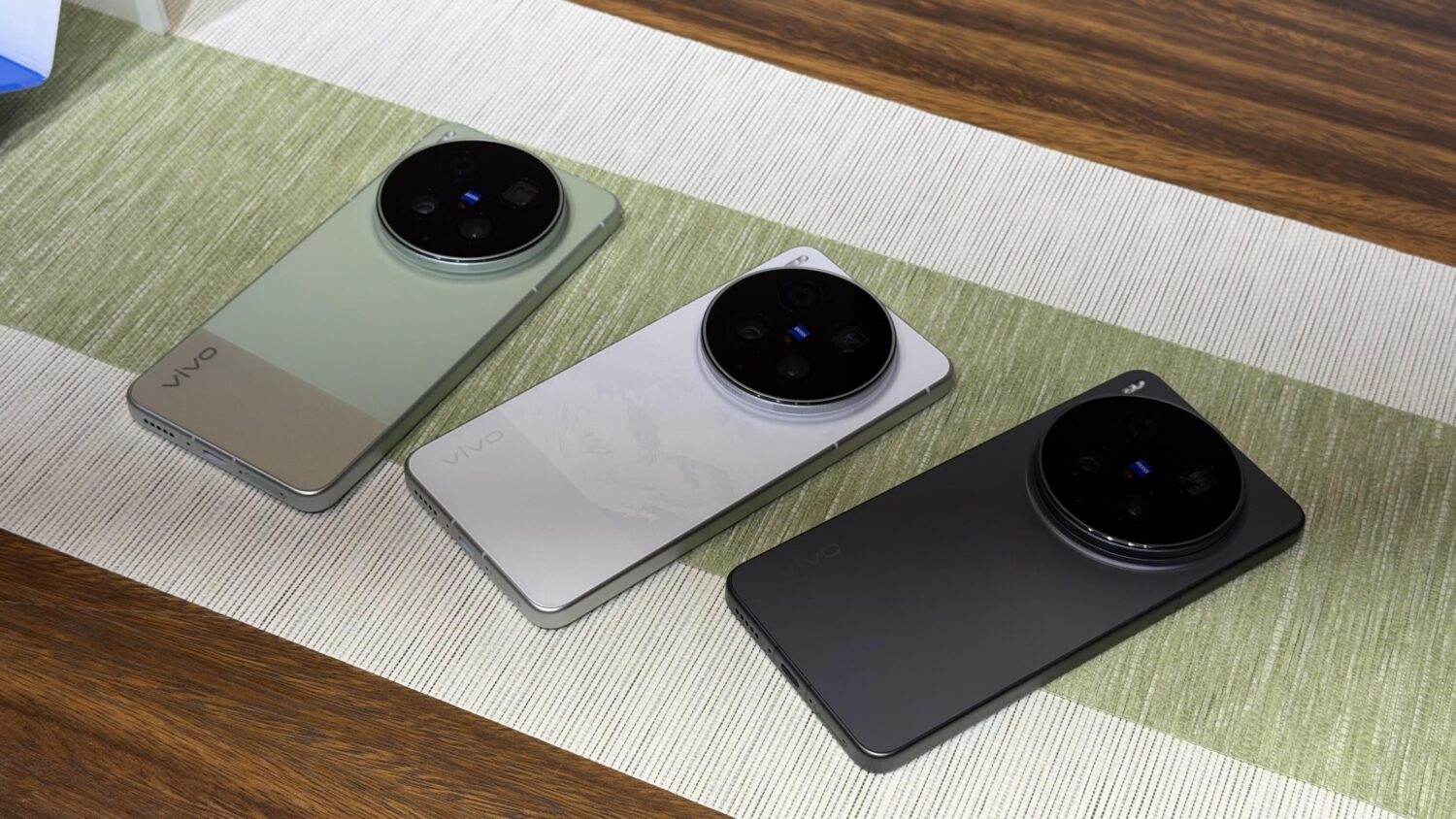 vivo X300 Ultra 發表:400mm 蔡司巨砲太狂!這根本是能打電話的單眼+電影機 image-14-15-1500x844 vivo X300 Ultra 發表:400mm 蔡司巨砲太狂!這根本是能打電話的單眼+電影機 image-14-15-1500x844