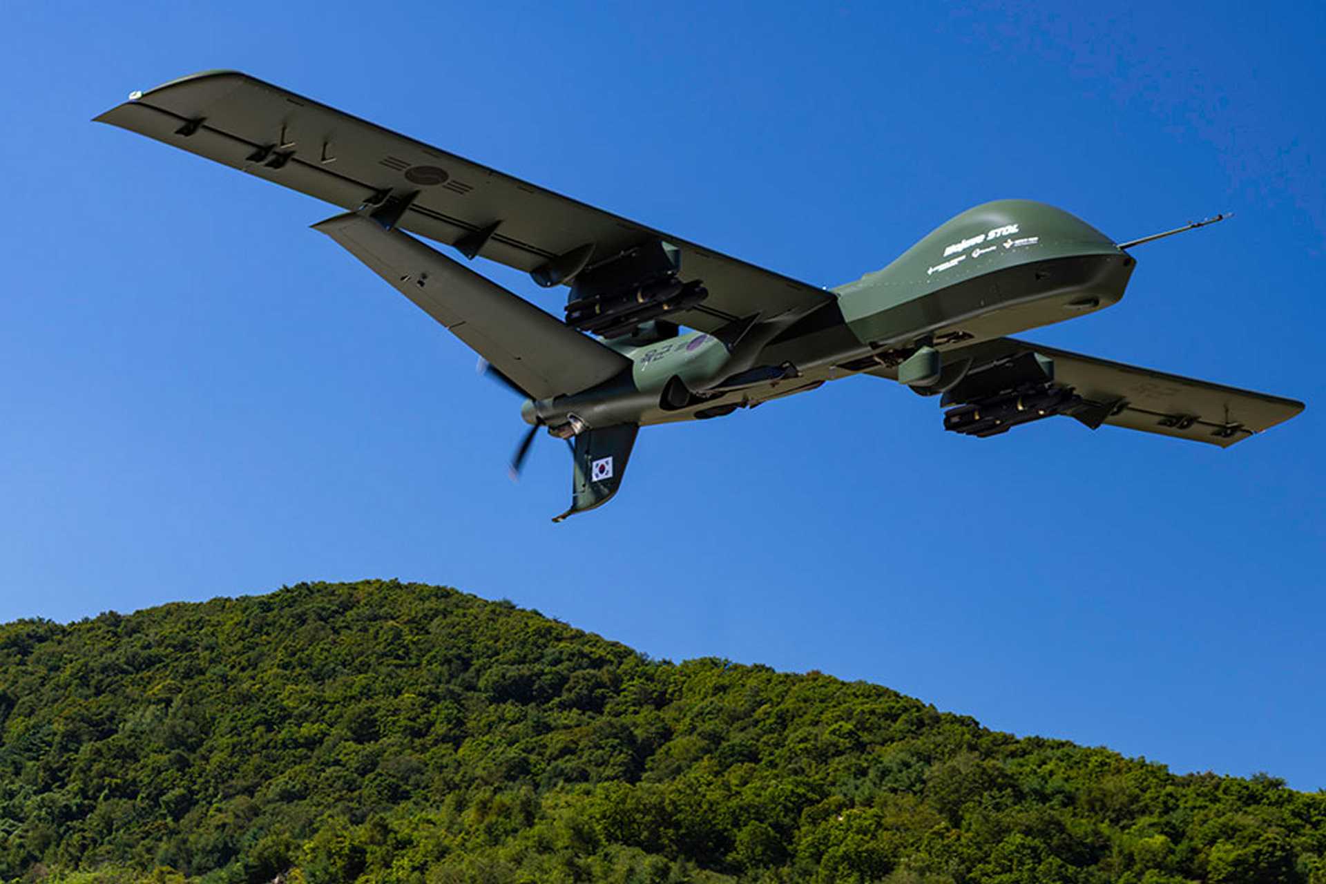 軍事科技|GA-ASI Mojave無人機南韓完成戰場短場起降測試 200公尺內完成起降循環 General20Atomics20Mojave20STOL20becomes20first20MALE20drone20to20land20and20relaunch20from20battlefield20tank20route2092520001 軍事科技|GA-ASI Mojave無人機南韓完成戰場短場起降測試 200公尺內完成起降循環 General20Atomics20Mojave20STOL20becomes20first20MALE20drone20to20land20and20relaunch20from20battlefield20tank20route2092520001