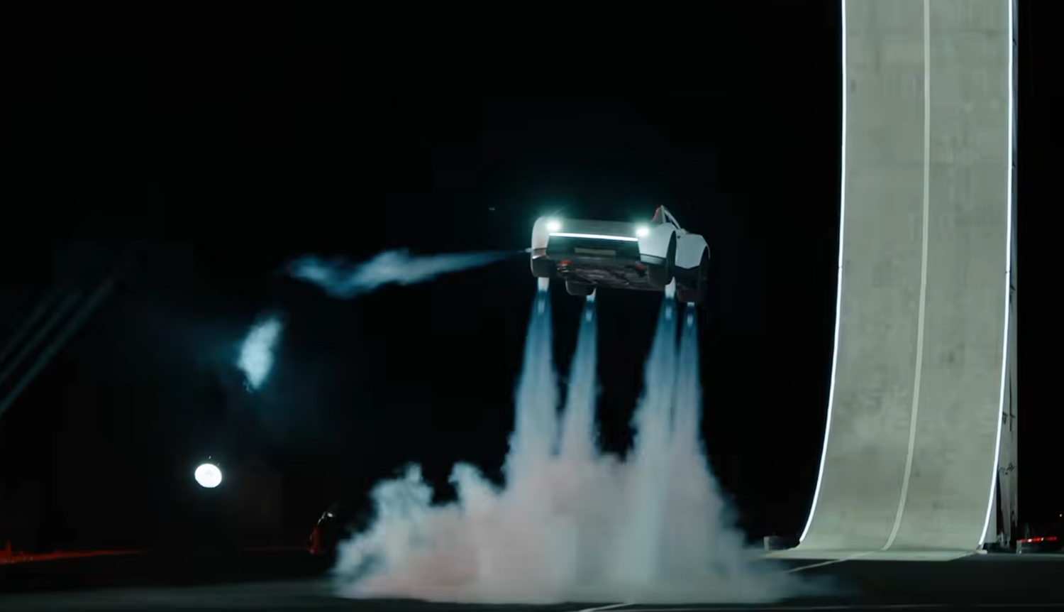 Tesla Roadster 裝上推進器!加速、升空與旋轉,讓人想起「旋風衝鋒龍捲風」 image-24-scaled Tesla Roadster 裝上推進器!加速、升空與旋轉,讓人想起「旋風衝鋒龍捲風」 image-24-scaled