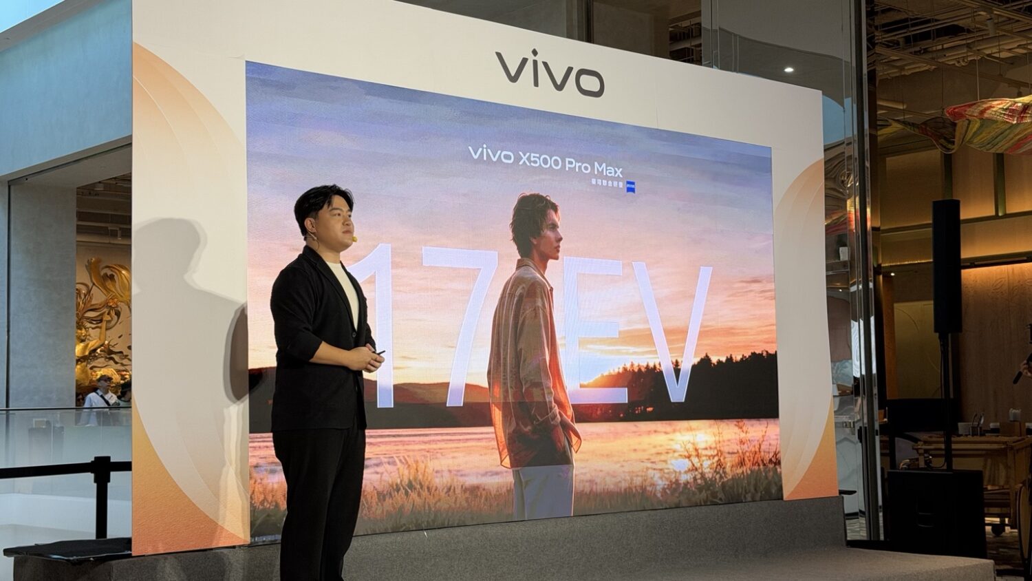 vivo X500 系列台灣上市！周杰倫晴天濾鏡、2 億畫素蔡司長焦、X Fold6 售價與優惠整理 vivo-x500-pro-max-lofic-17ev-scaled